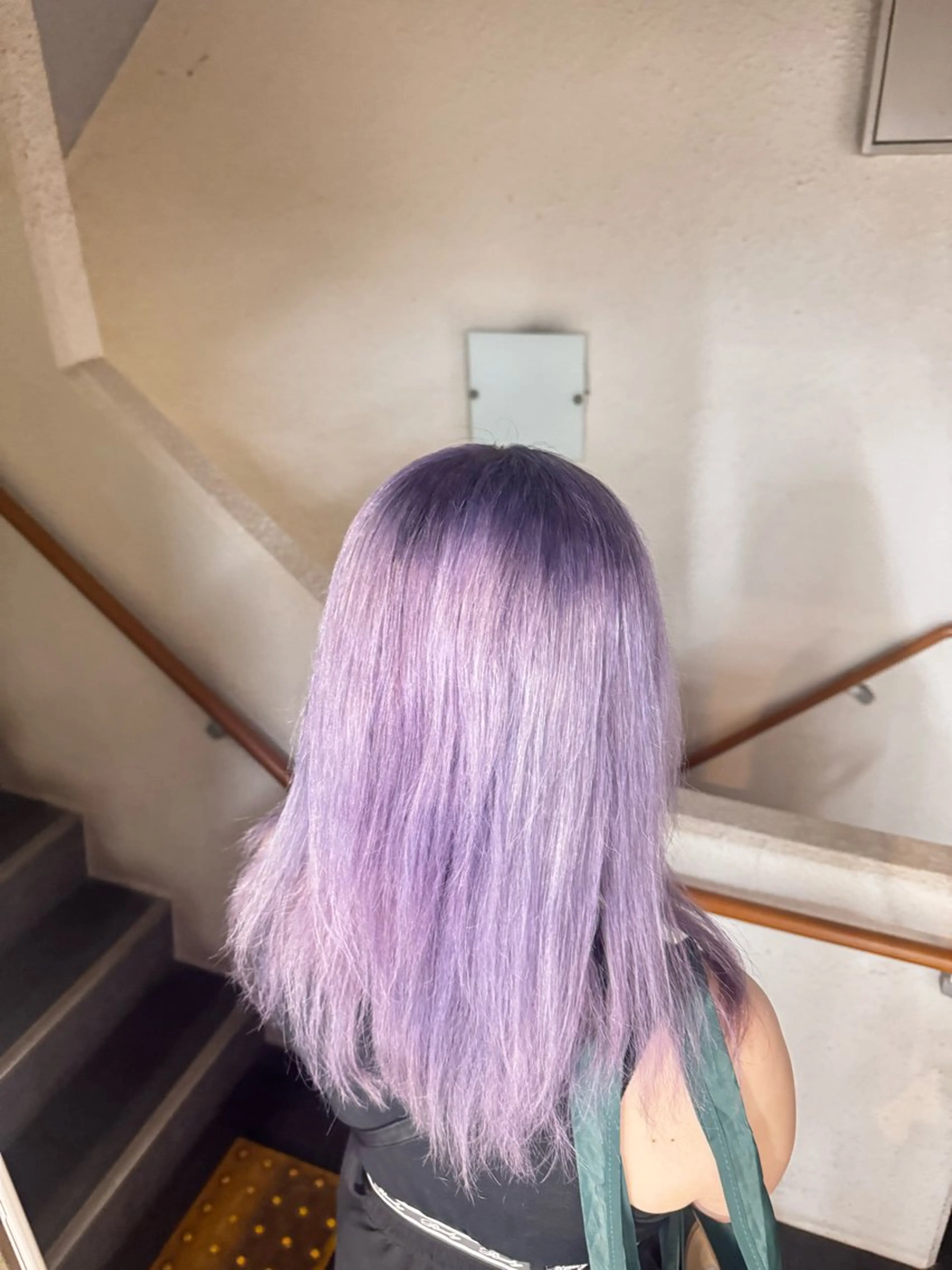 セミロング パープルカラー ブリーチカラー✨ じょあ☆のヘアスタイル