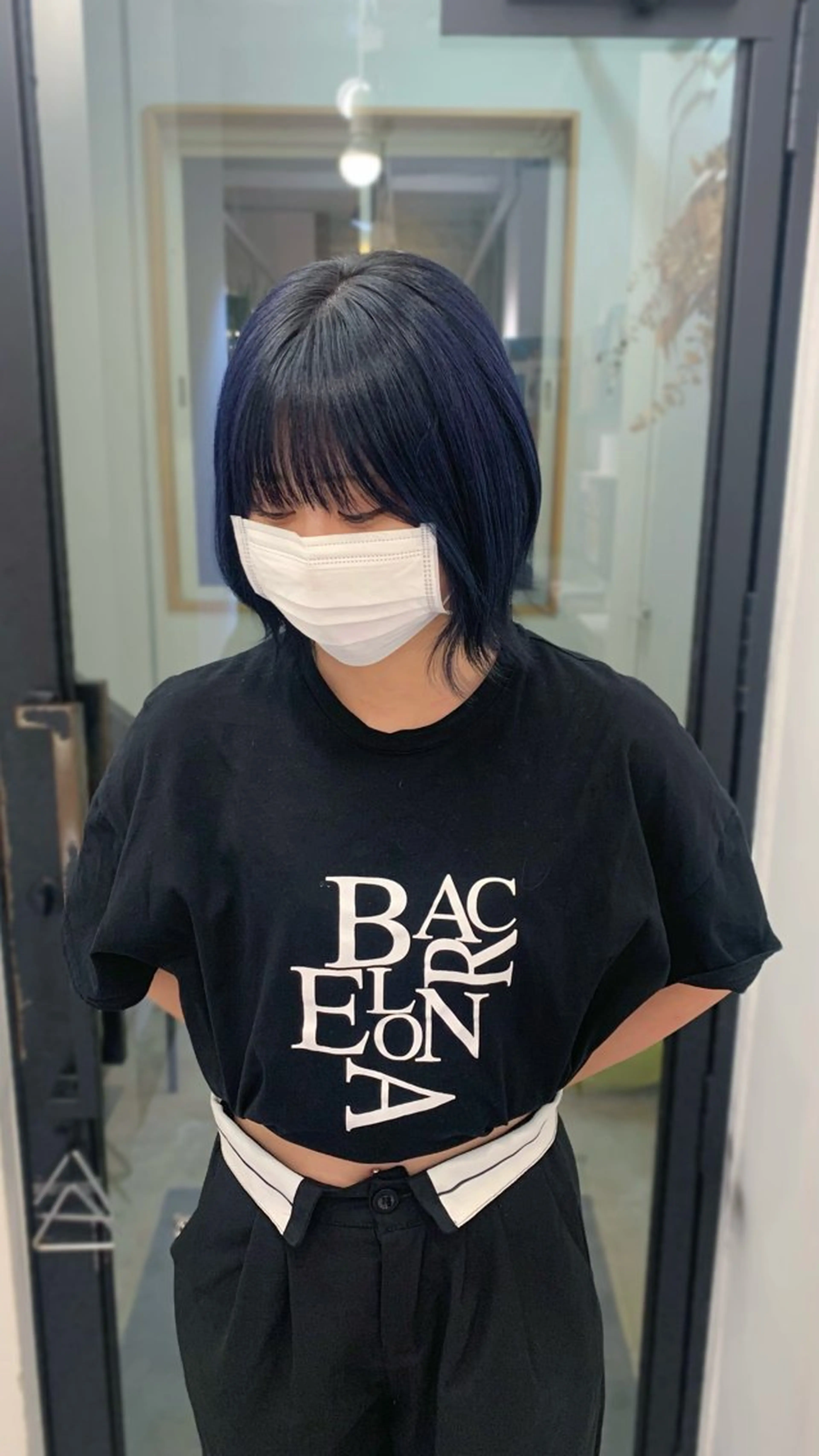 ミディアム カラー 黒髪 ブリーチ ブルーカラー ブルーブラック 新田 琴美/ レイヤー/透明感のヘアスタイル