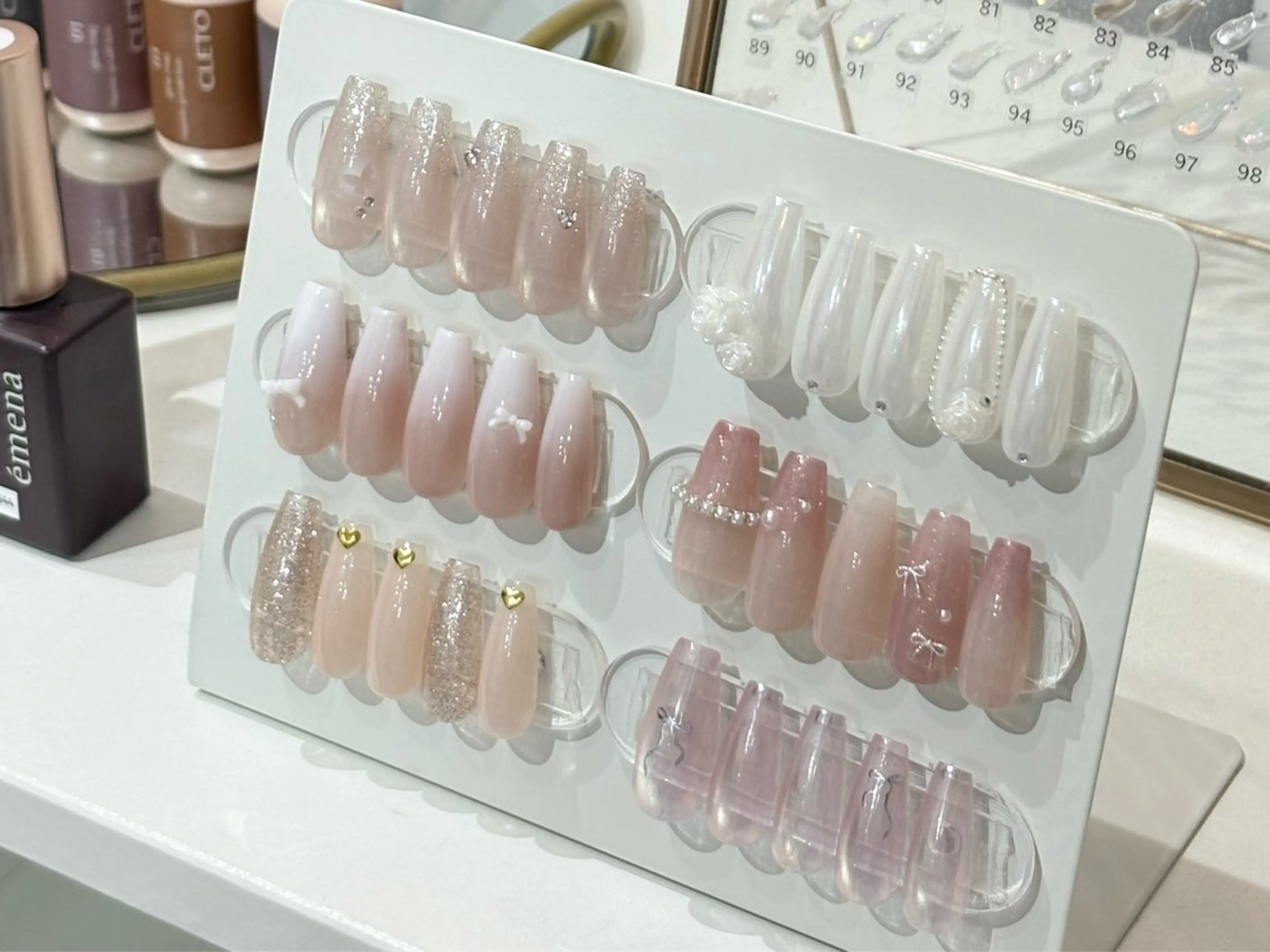 ネイル 神戸駅ネイルサロン PE NAILSのネイルデザイン