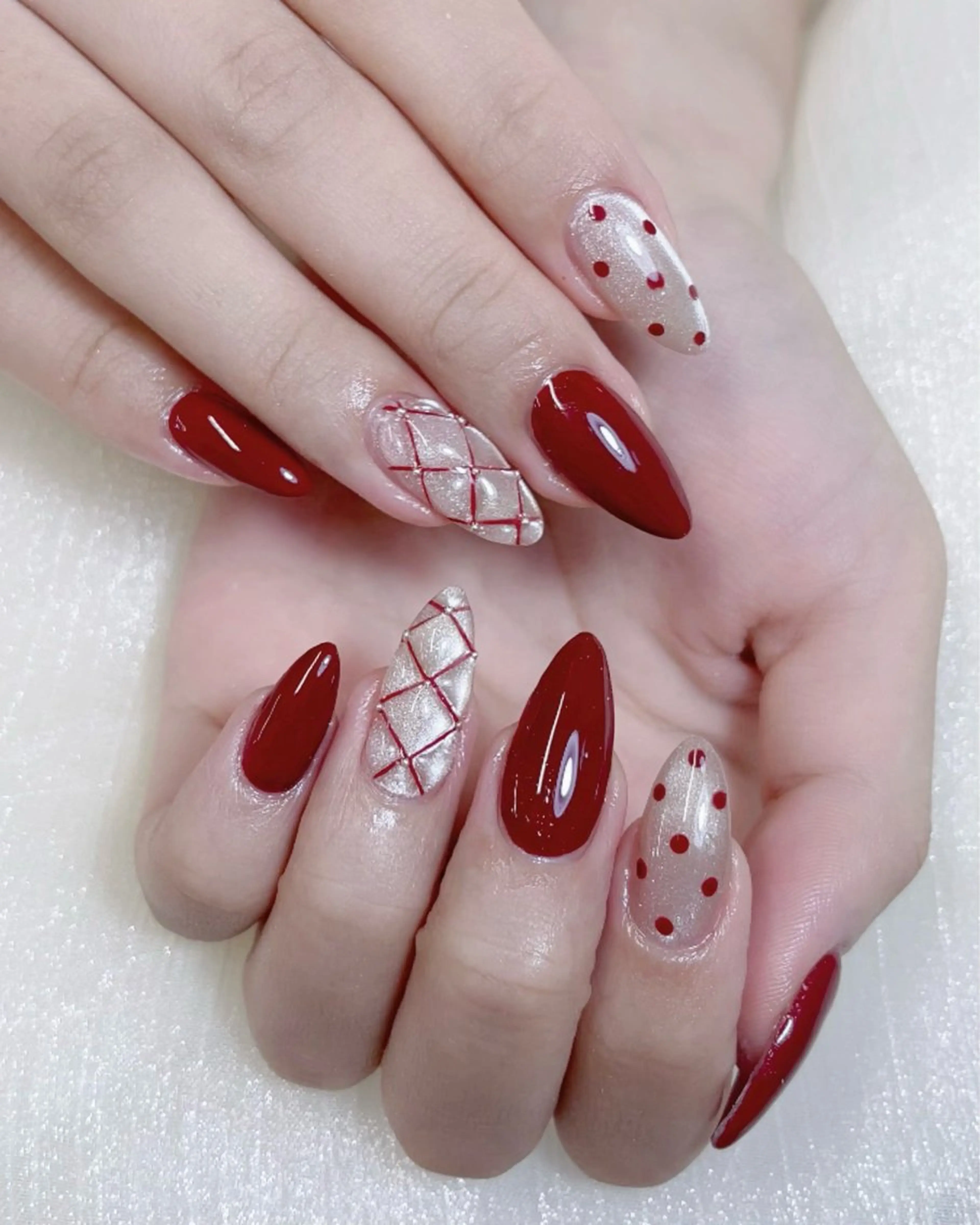 ネイル ボルドー チークネイル フレンチネイル キラキラネイル 韓国ネイル ハンドネイル Speraネイル 大宮店🎀のネイルデザイン