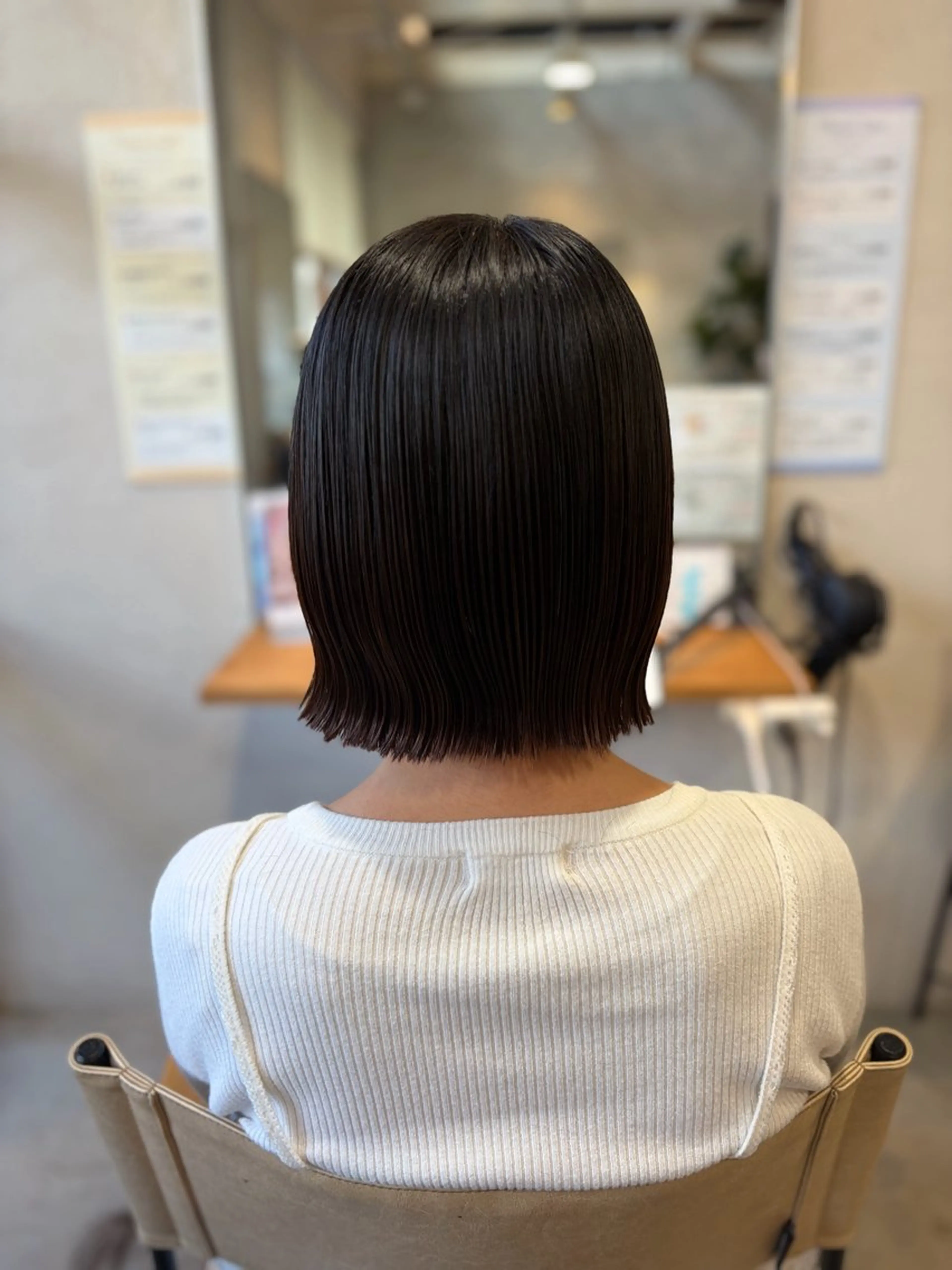 ミディアム 切りっぱなしボブ ボブ momoka 女性限定のヘアスタイル