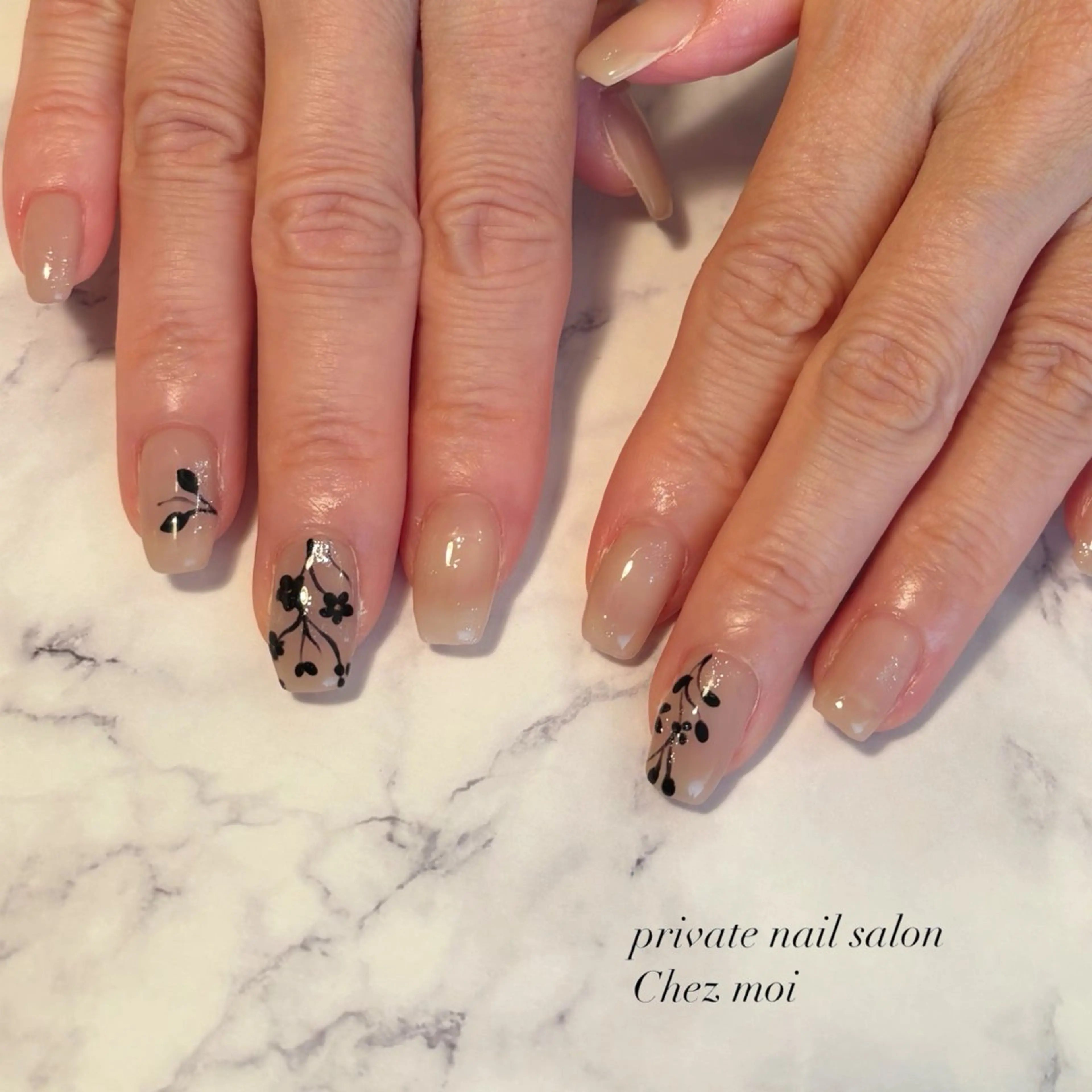 ネイル KOMINE TOMOKOのネイルデザイン