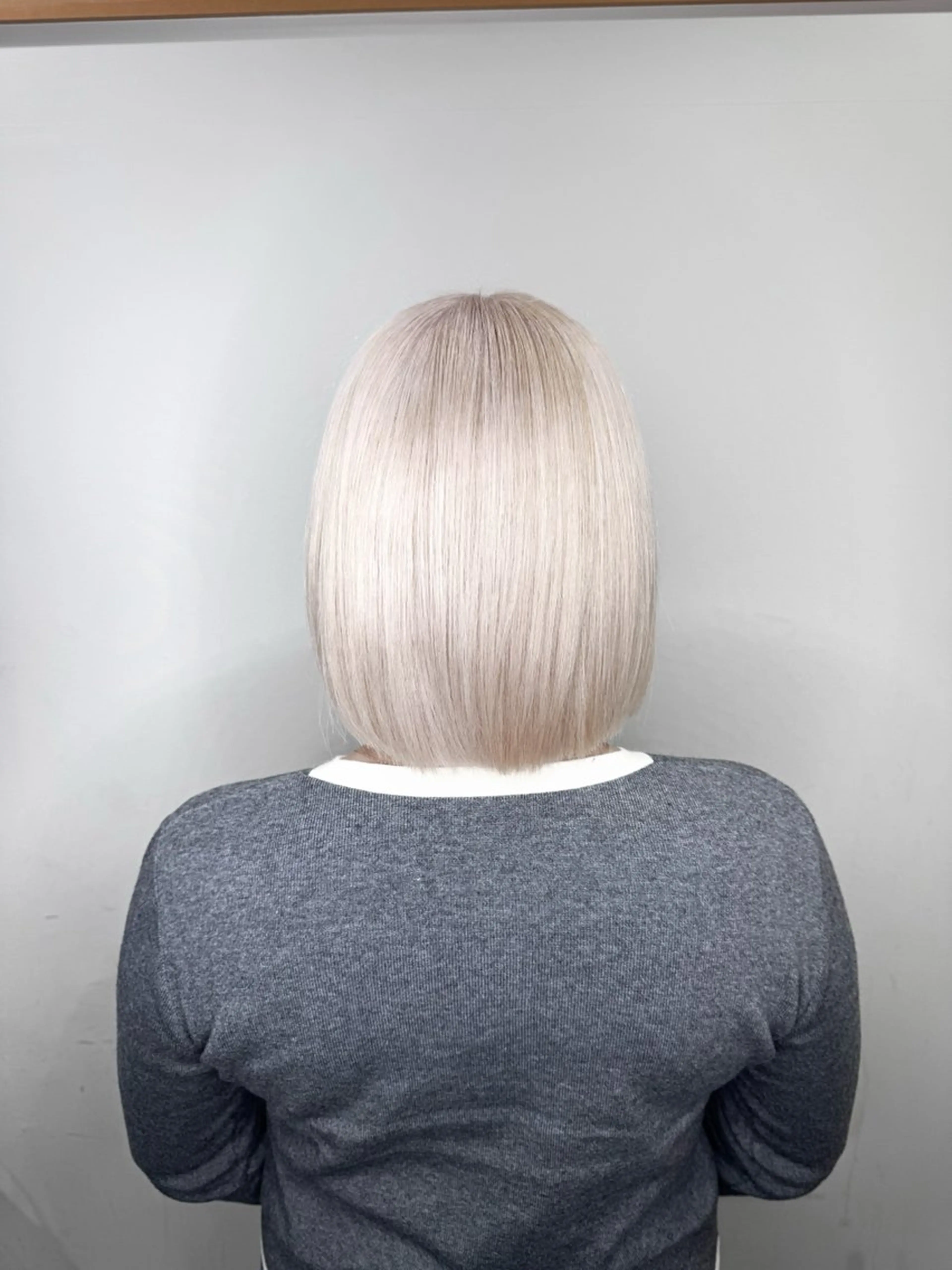 ショート カラー 透明感カラー デザインカラー ダブルカラー 髪質改善 韓国風ヘア ヘアカラー トリートメント ヘッドスパ ブリーチカラー🦖 岡部木乃夏のヘアスタイル