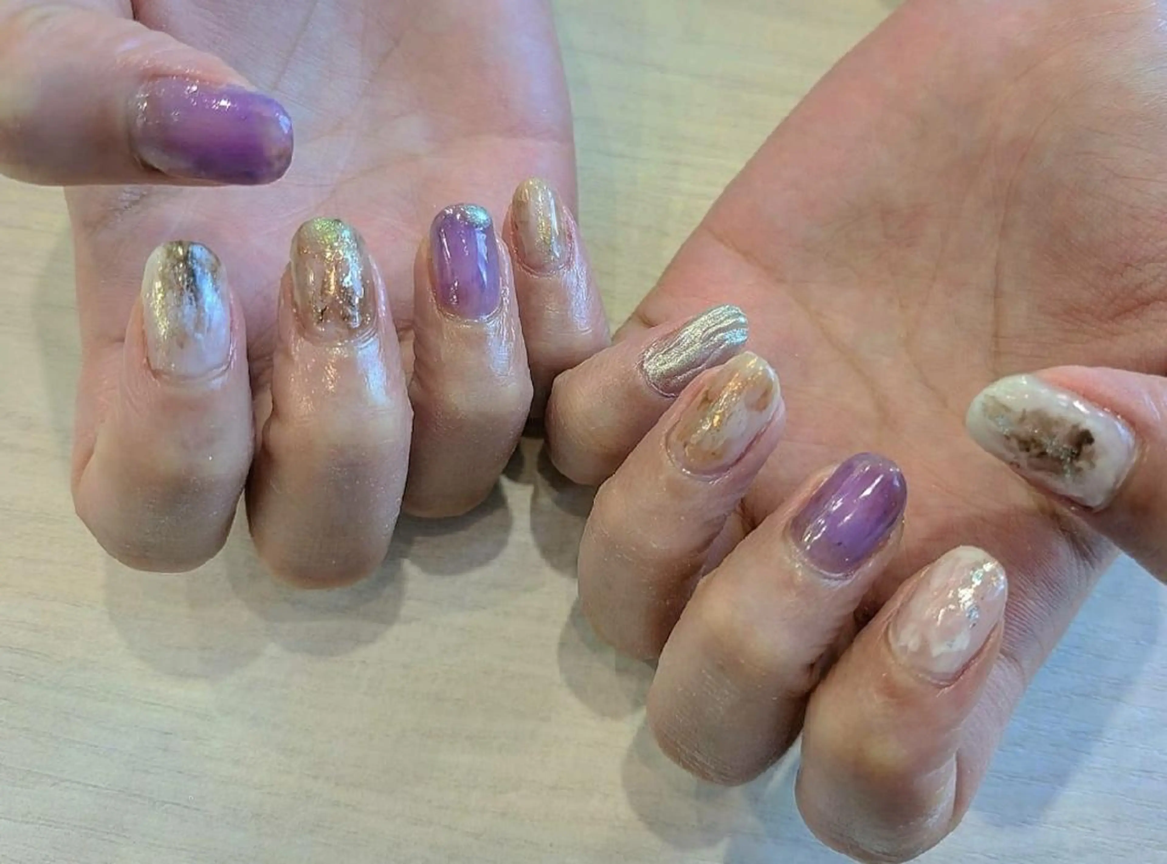 ネイル ブラウン ニュアンスネイル パープル 関口 友菜のヘアスタイル