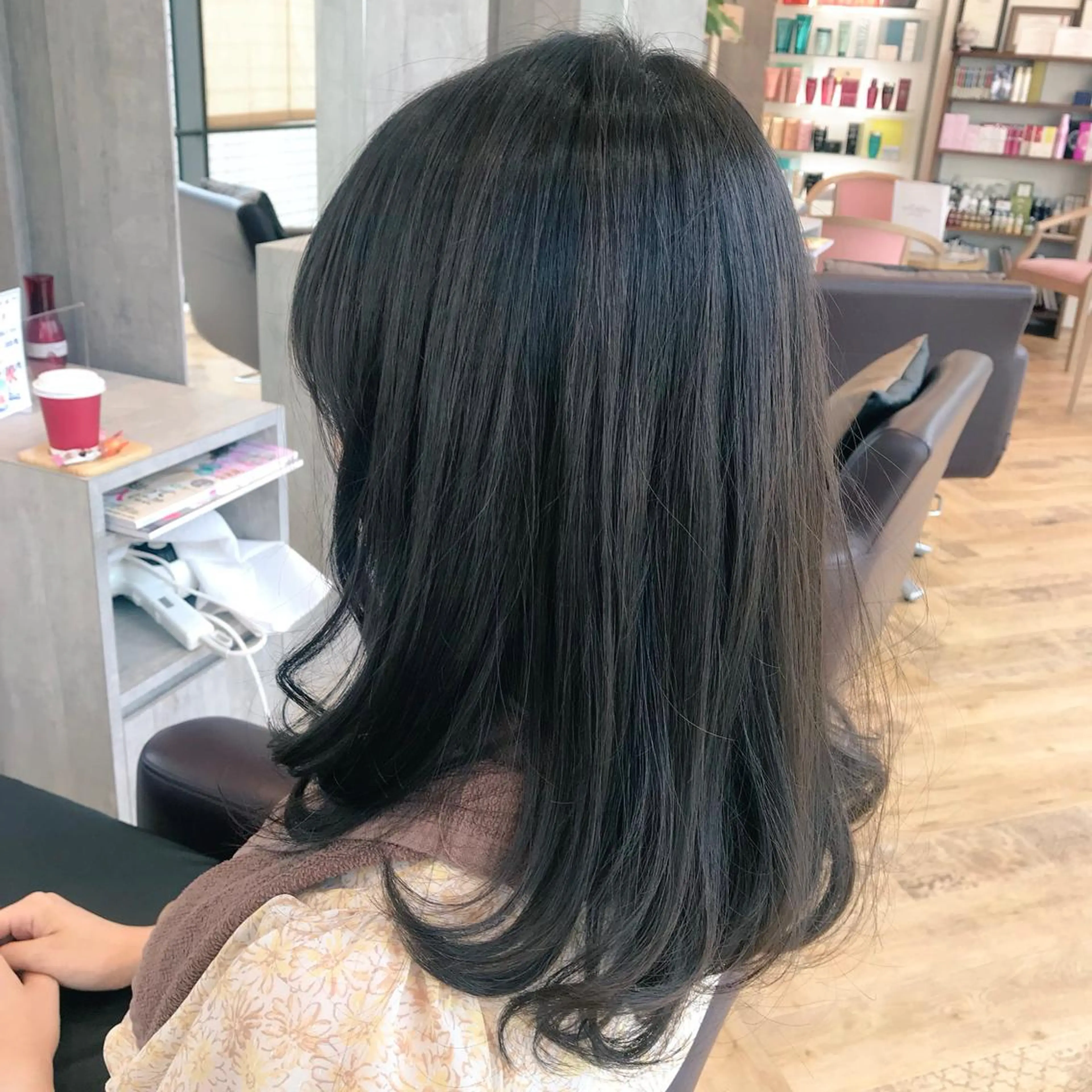セミロング カラー 渡辺 リリのヘアスタイル