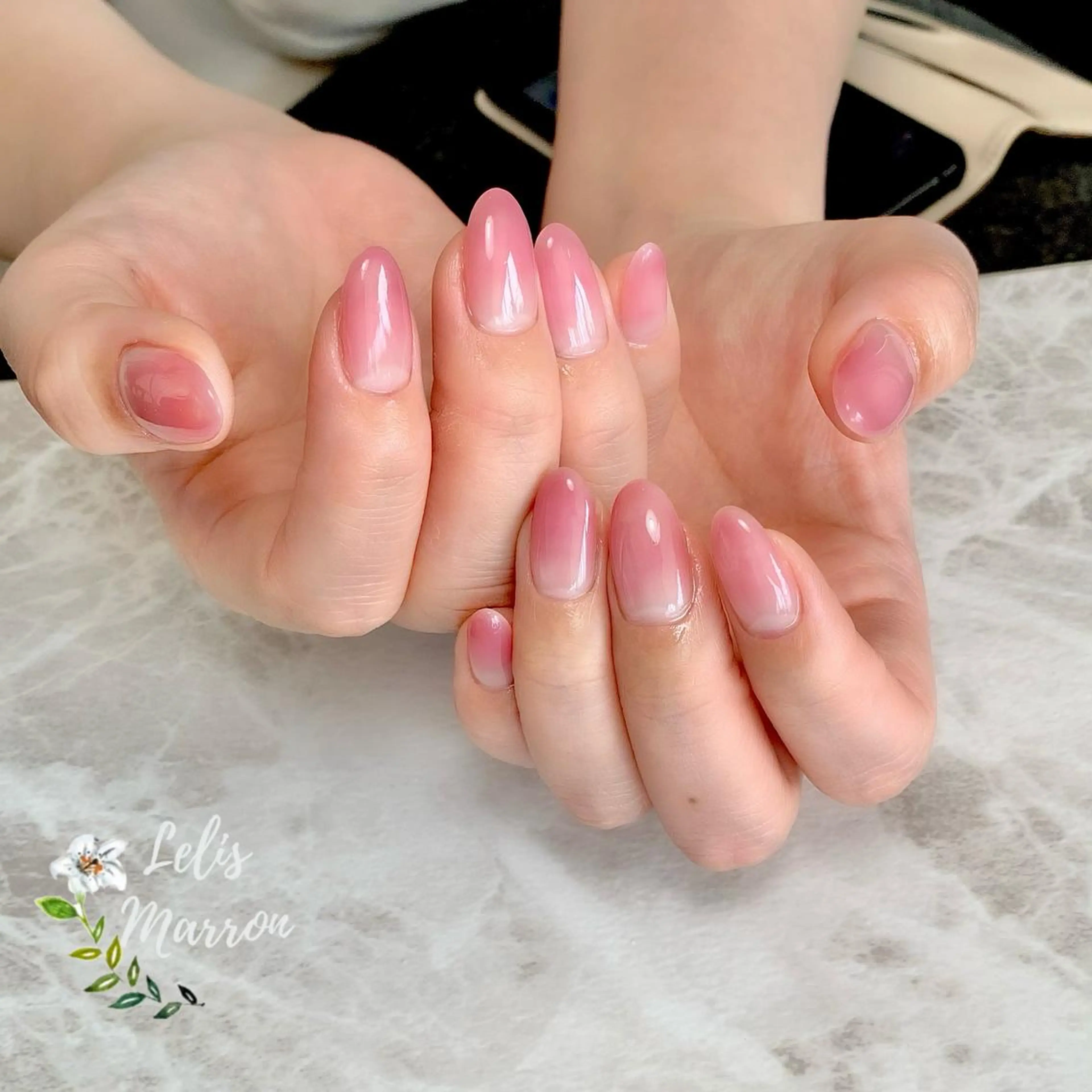 ネイル グラデーション ロングネイル オフィスネイル ピンク ハンドネイル 岸 侑李のネイルデザイン