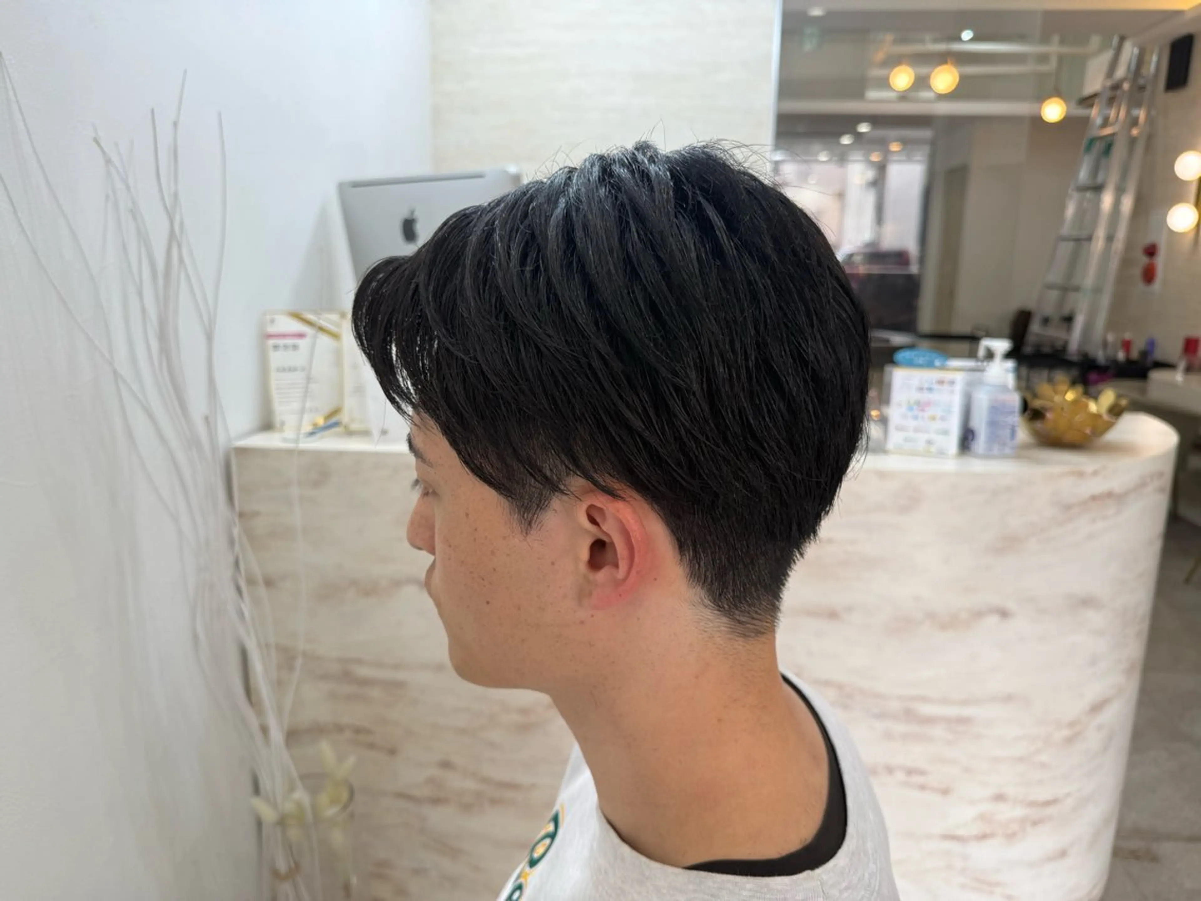 ショート カラー パーマ ショートヘア 村崎乙華/透明感/ 韓国風/レイヤーのヘアスタイル