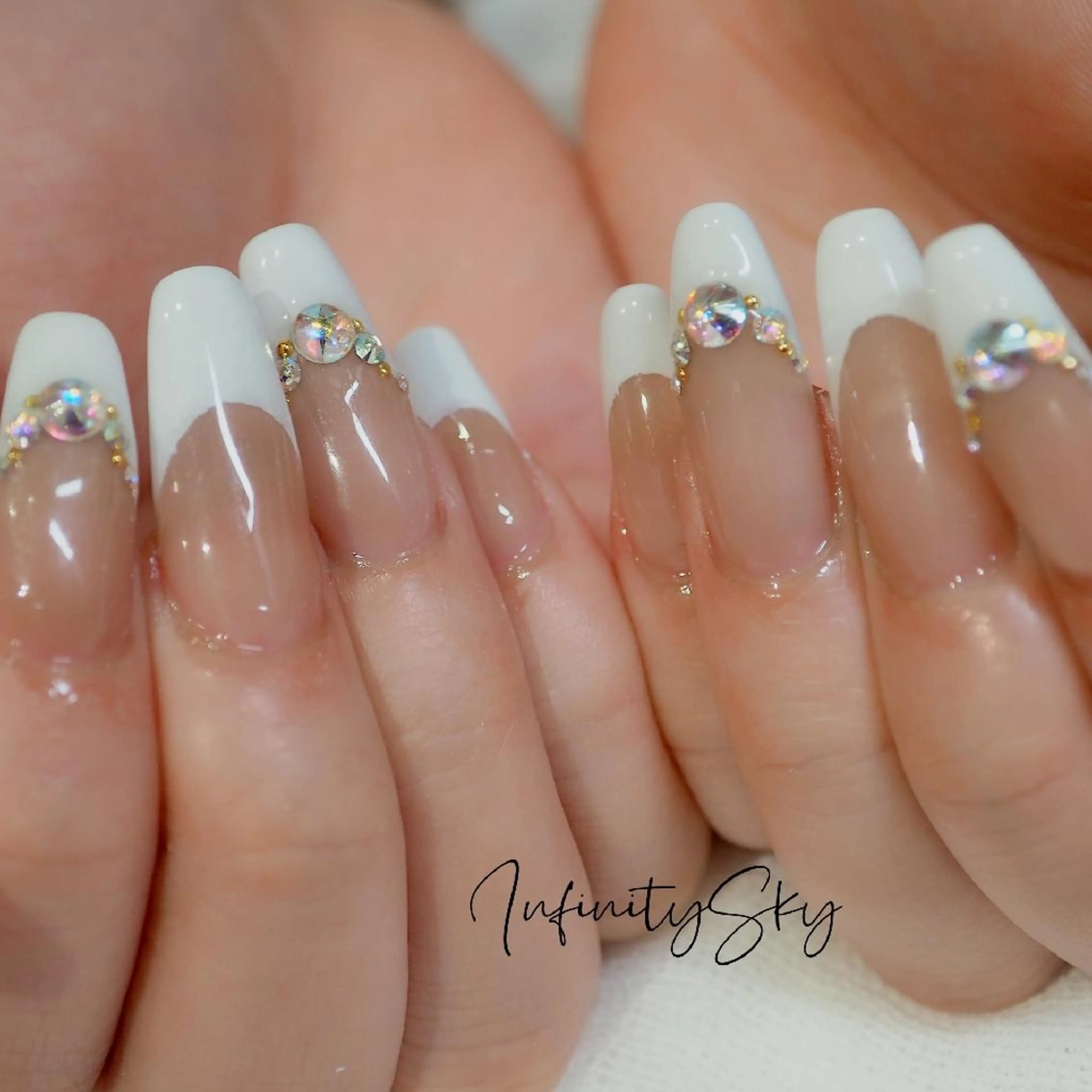 ネイル フレンチネイル infinity skyのネイルデザイン
