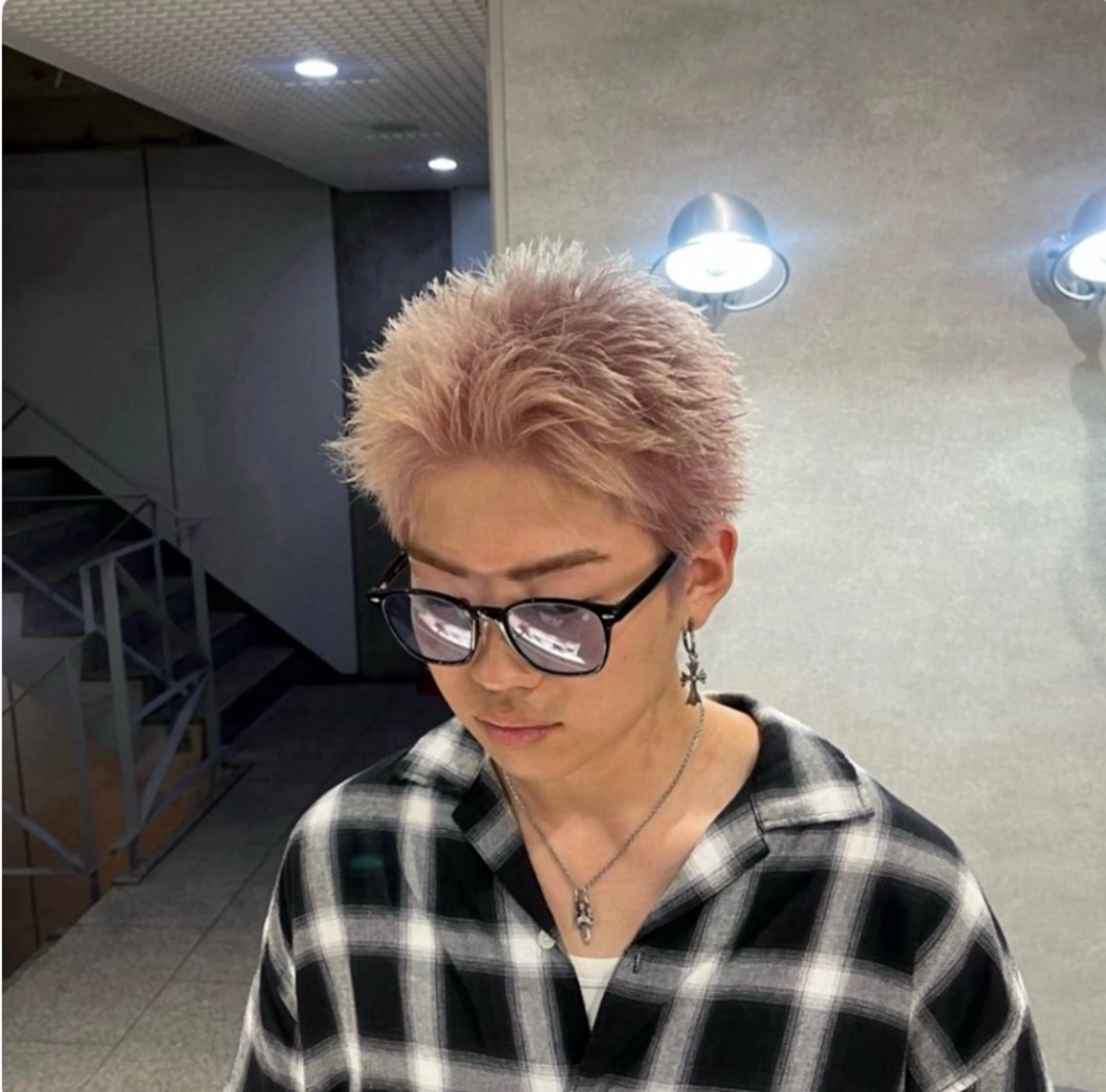 ショート カラー パーマ メンズ メンズハイトーン メンズパーマ メンズショート スパイキーショート ハイトーンカラー カット ヘアカラー 🔥メンズ 特化🔥菊水皐暉🔥のヘアスタイル