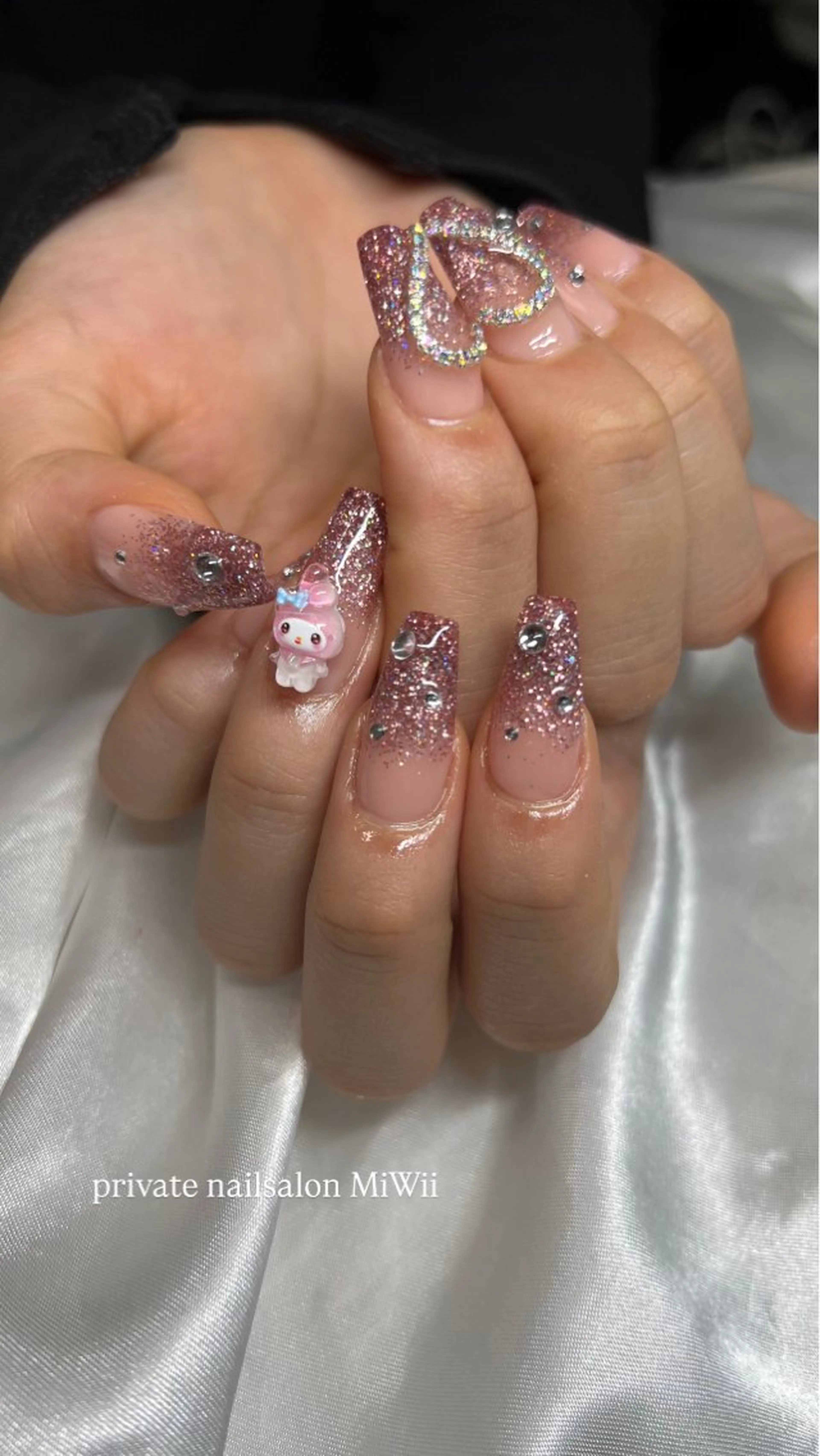 ネイル 𝐧𝐚𝐢𝐥 𝐌𝐢𝐖𝐢𝐢のネイルデザイン