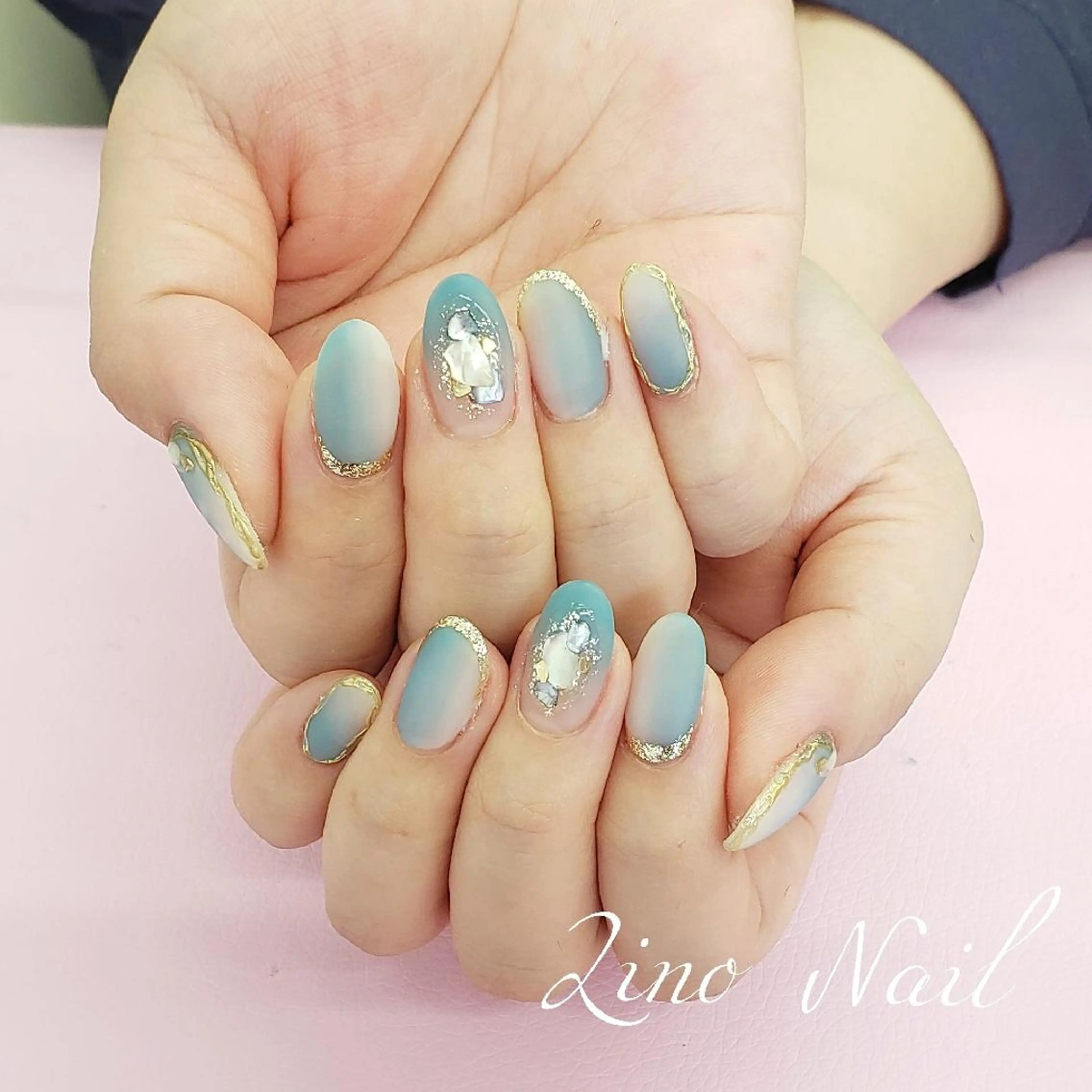 ネイル ブルー カジュアル ジェルネイル グラデーション ラメ(グリッター) ハンドネイル Lino Nailのネイルデザイン