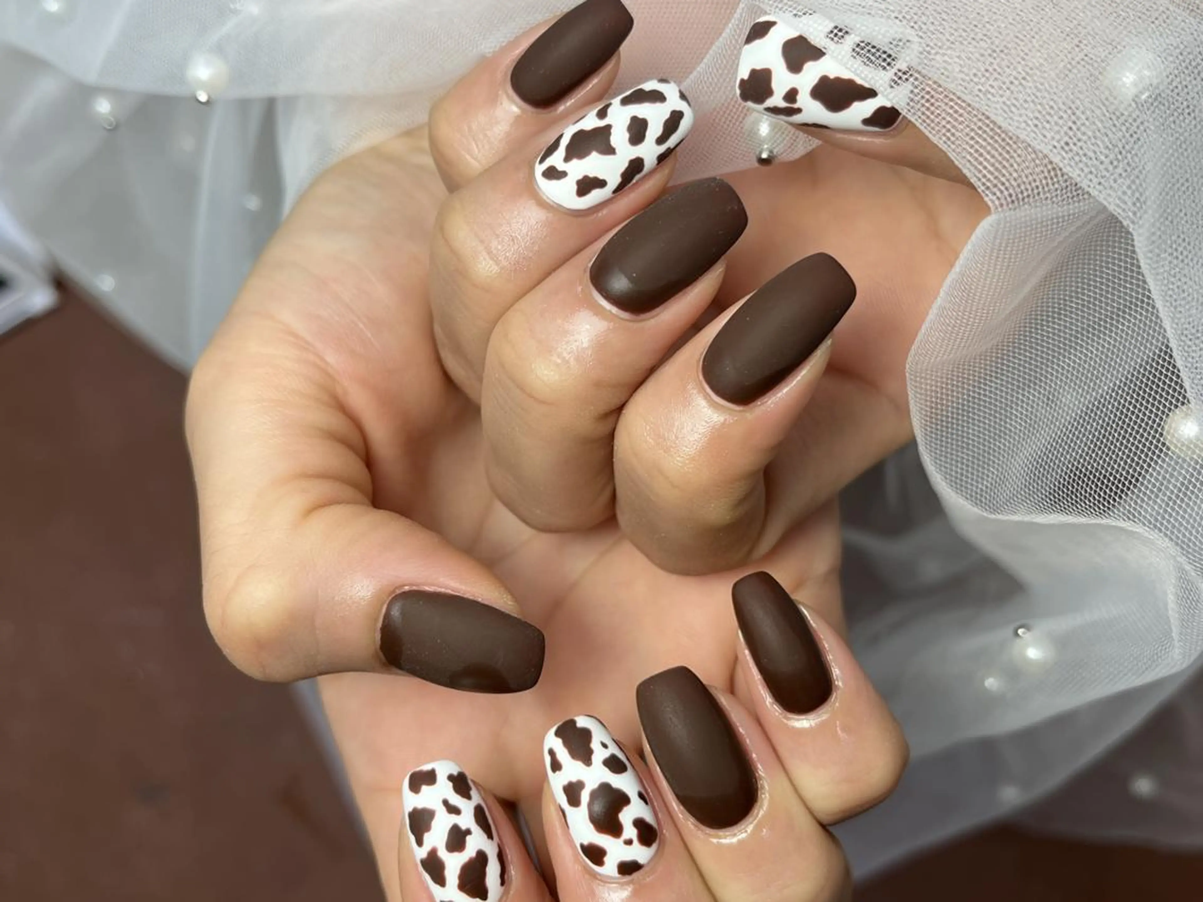 ネイル アートネイル ブラウン マットネイル シンプルネイル ハンドネイル ToliyDeliy Nail Salonのネイルデザイン