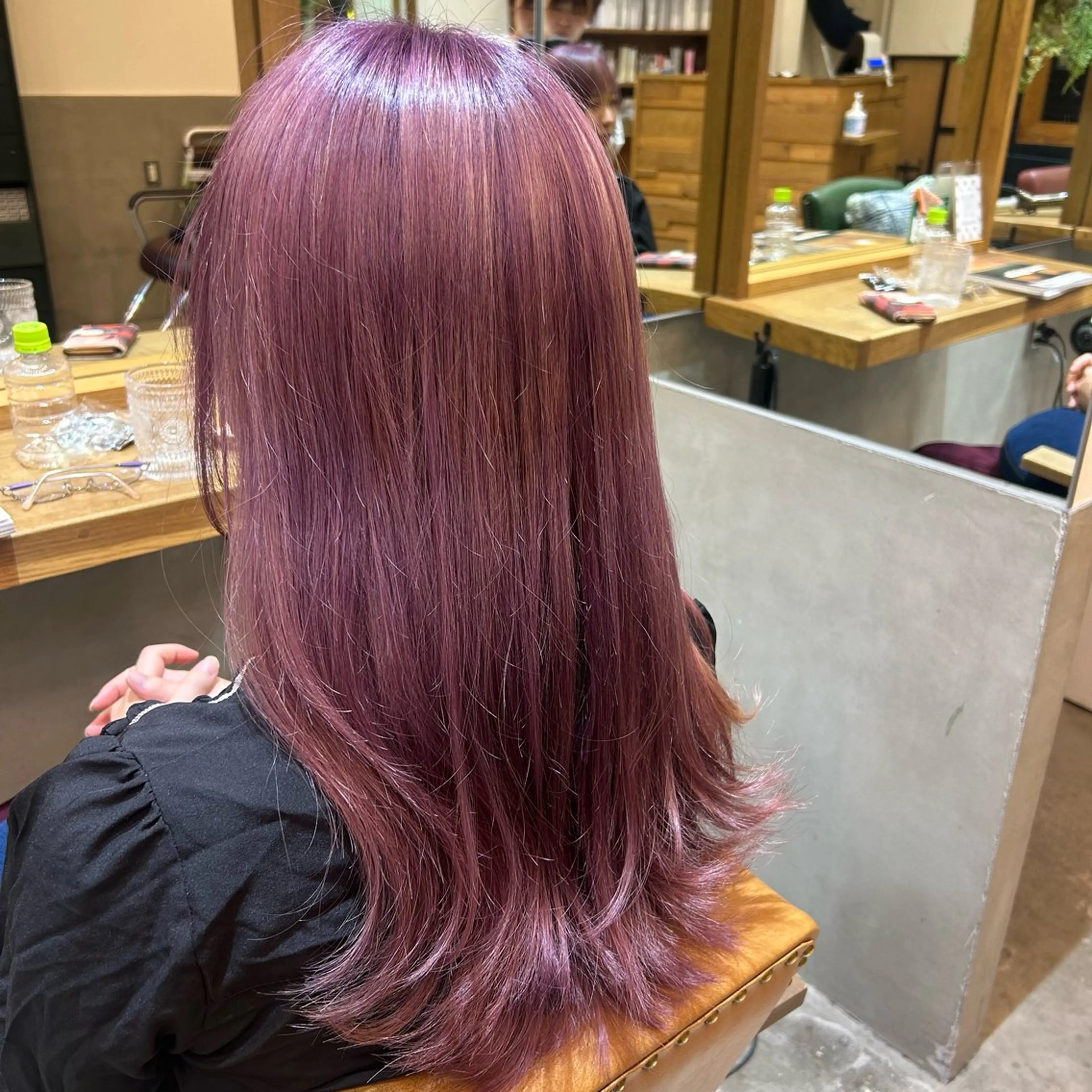 セミロング カラー ブリーチ カット ヘアカラー トリートメント 若狭 彩花のヘアスタイル