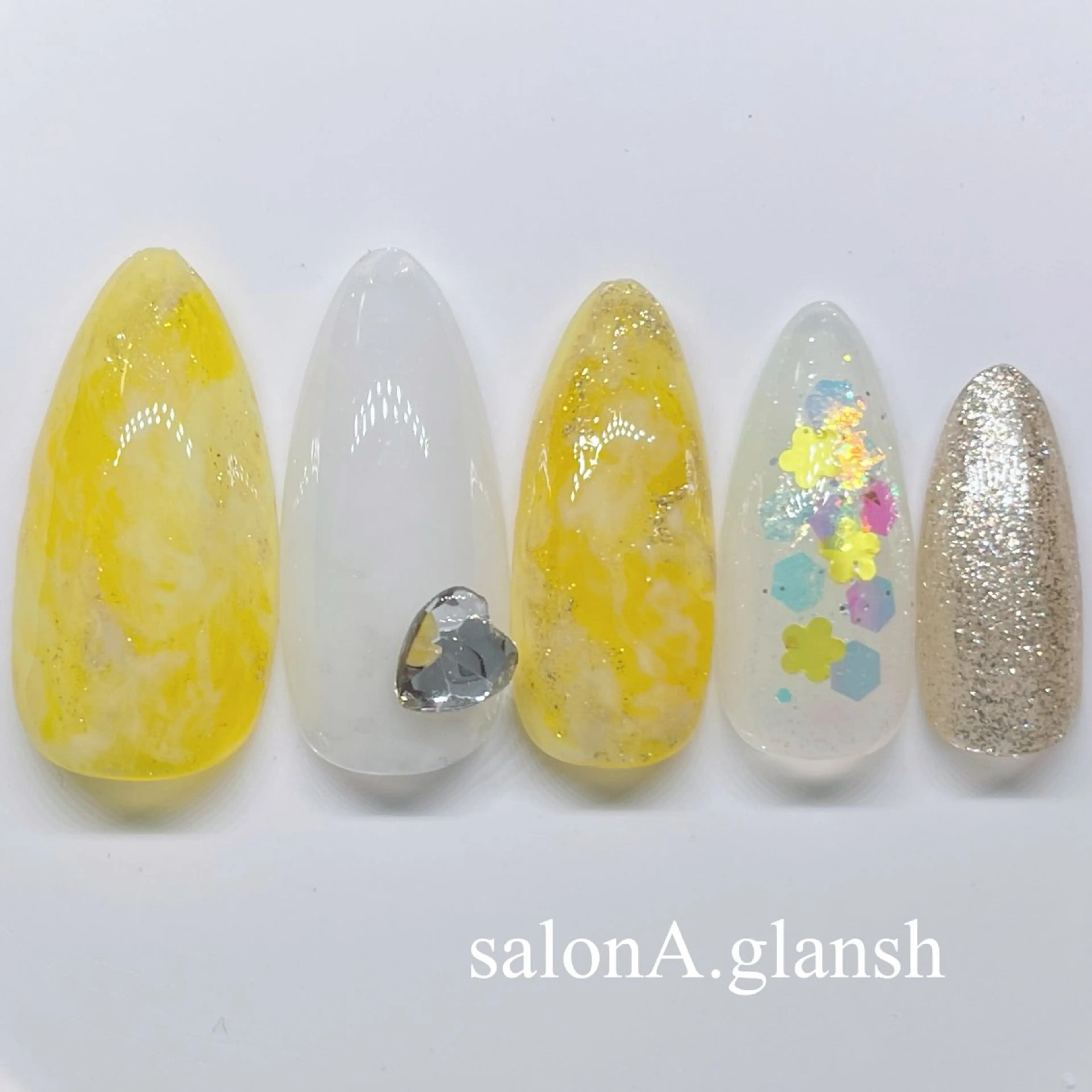 ネイル ハンドネイル 肌質改善salon♪ 効果がわかる♪南森町のネイルデザイン