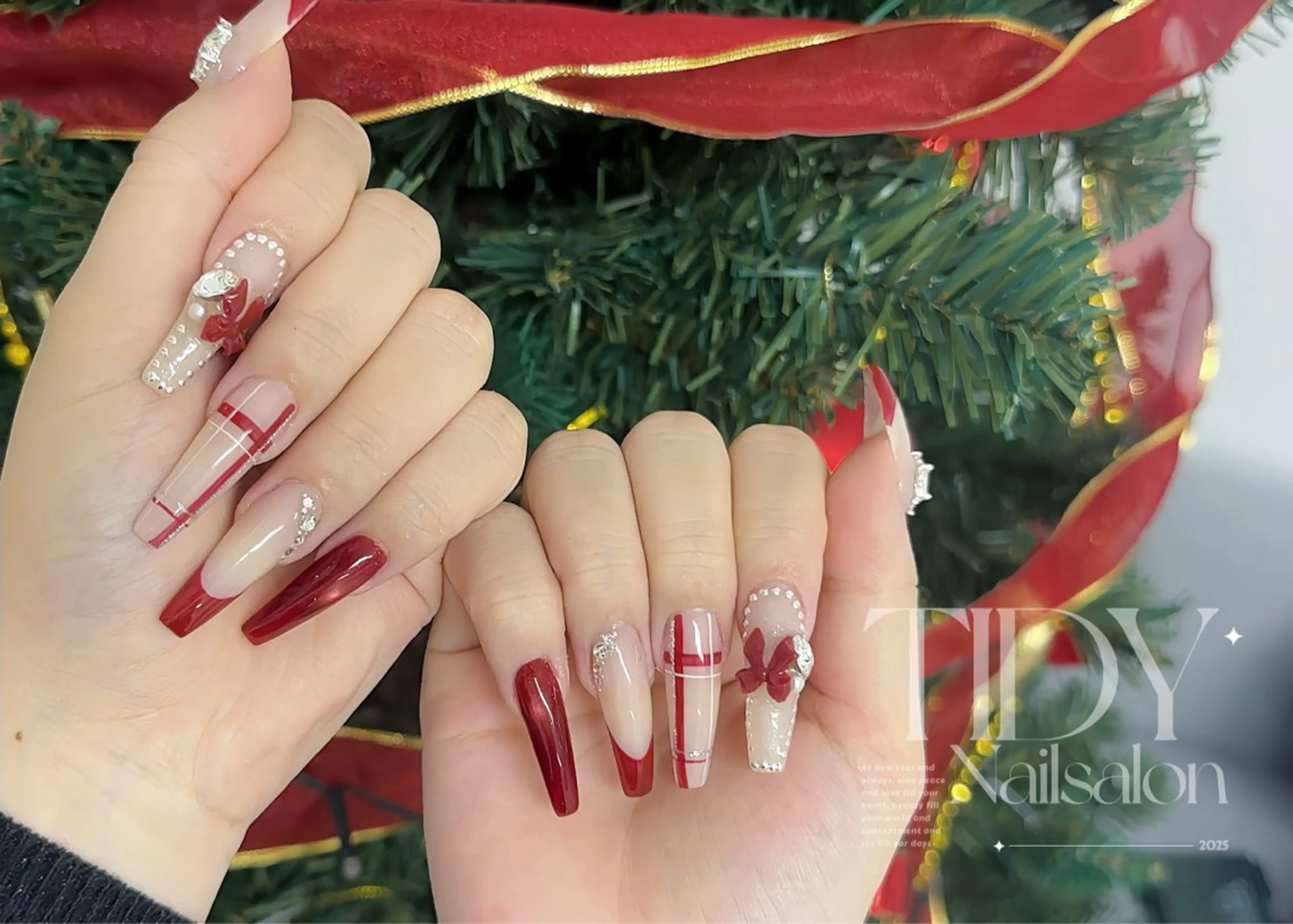 ネイル 長さ出し フットネイル ジェルネイル キラキラネイル 韓国ネイル ハンドネイル TIDY .のネイルデザイン