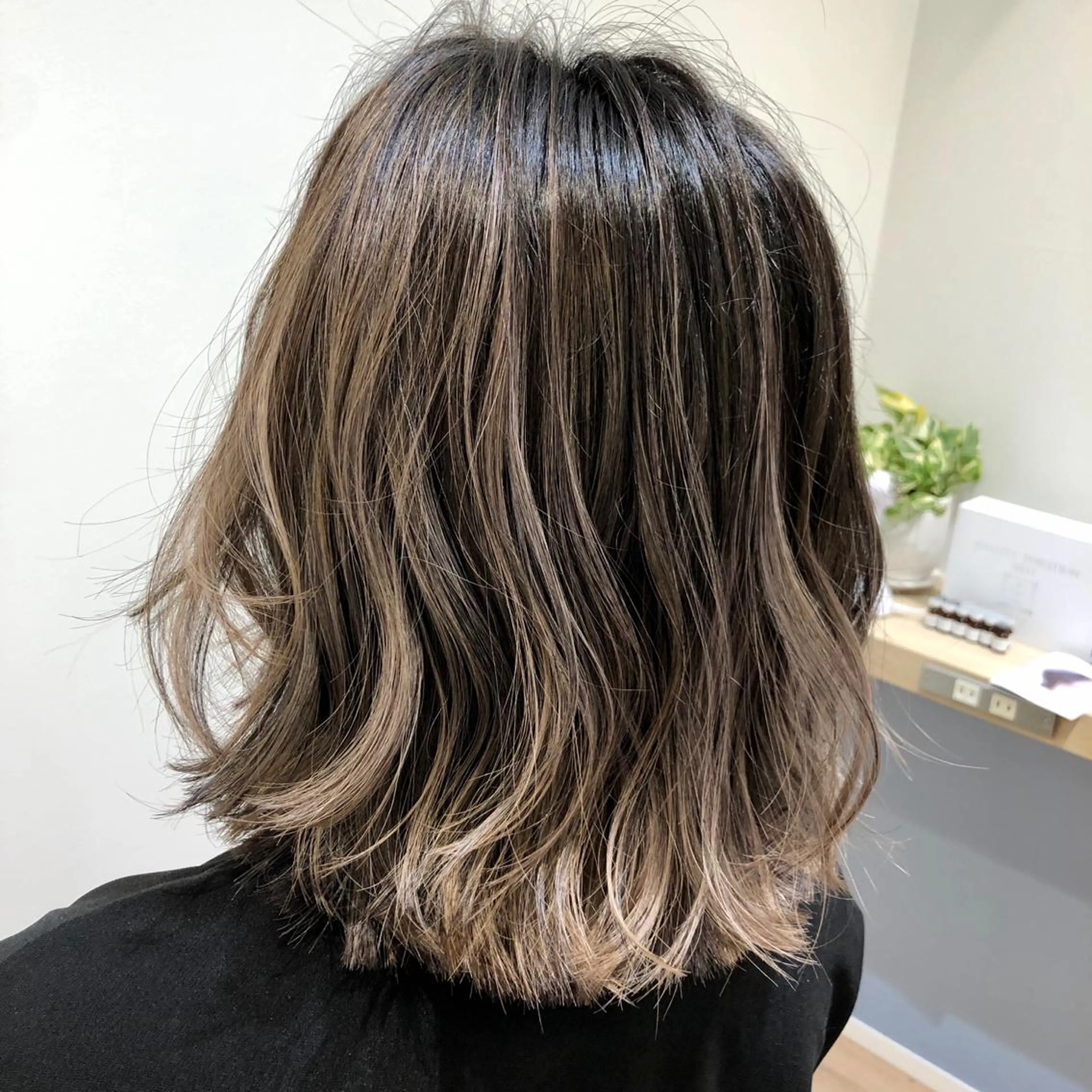 ミディアム レイヤーカット ヘアカラー トリートメント 【店長】大根 亮太のヘアスタイル