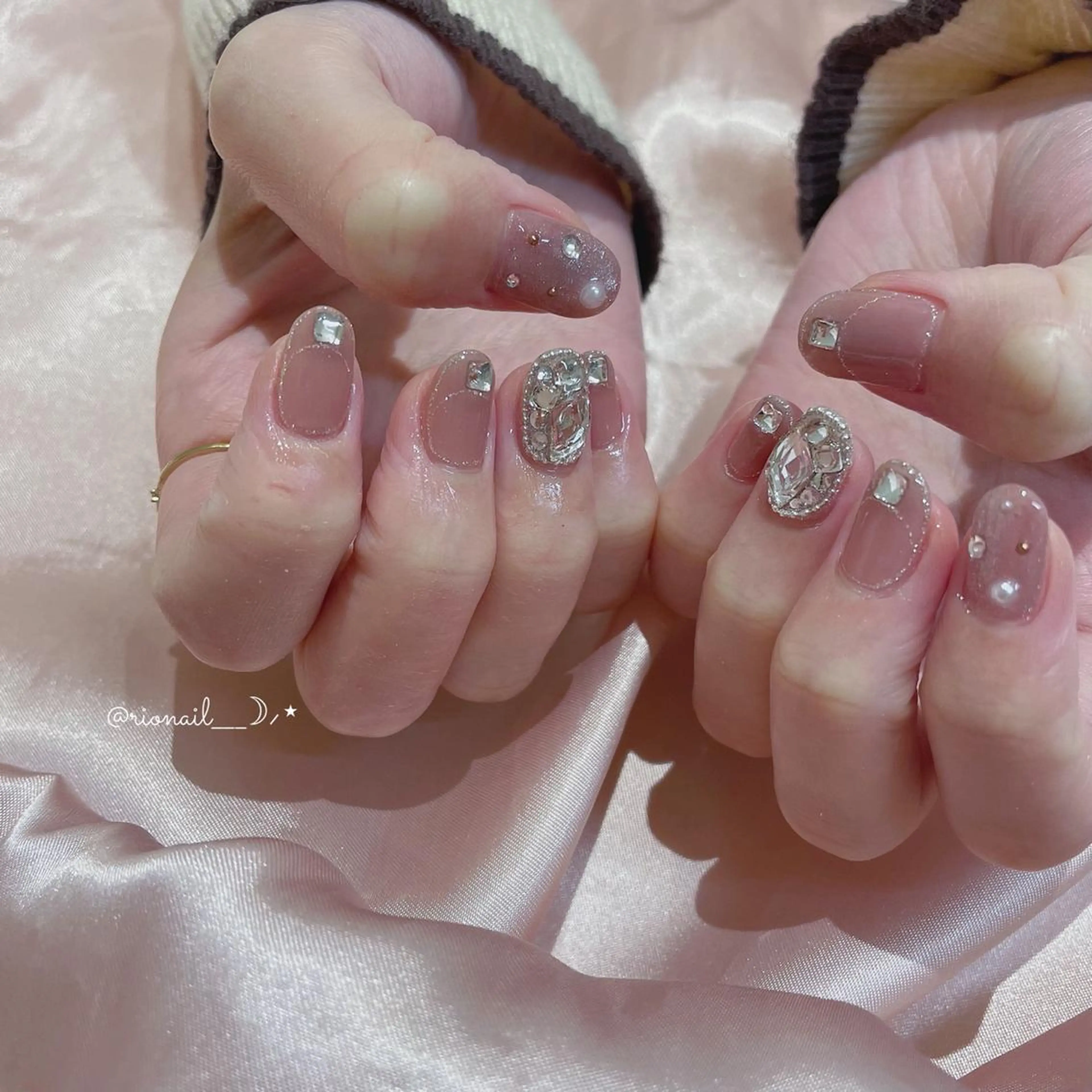 ネイル アートネイル ハンドネイル 𝘙𝘪𝘰𝘯𝘢 ...🕯🤍のネイルデザイン