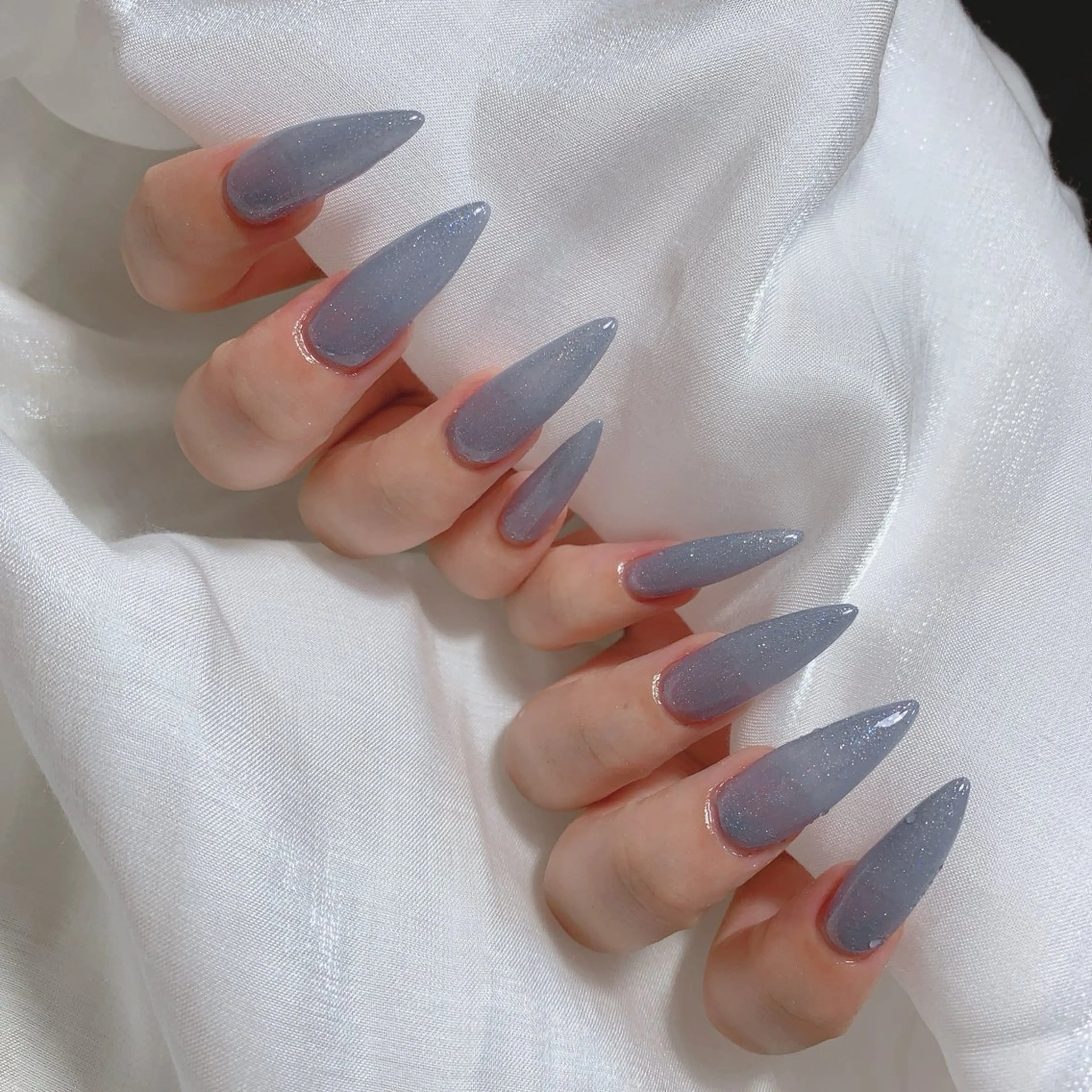 ネイル ブルー チークネイル フレンチネイル ハート ホログラムネイル インフィニティ ネイルサロンのネイルデザイン