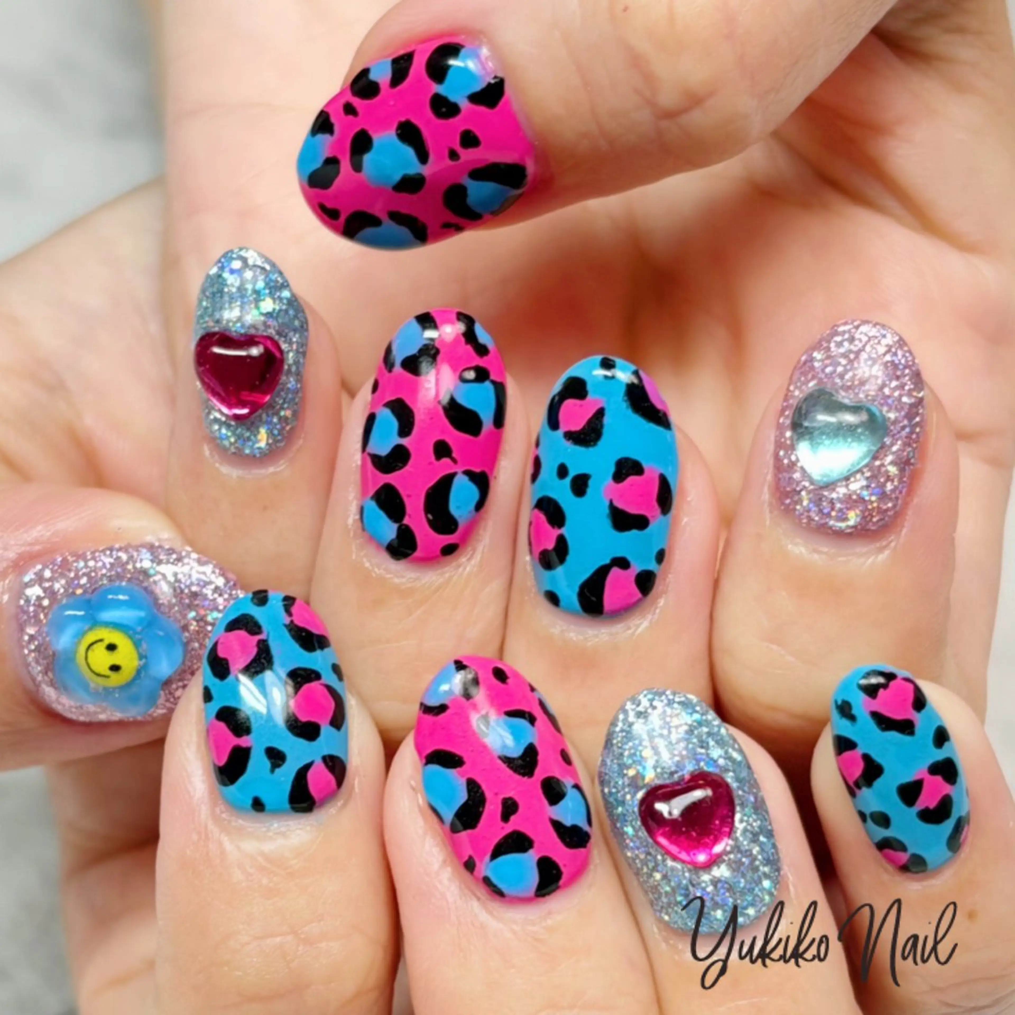 ネイル アニマル柄 ブルー キラキラネイル 持ち込み ピンク ハンドネイル ユキコ ネイルのネイルデザイン