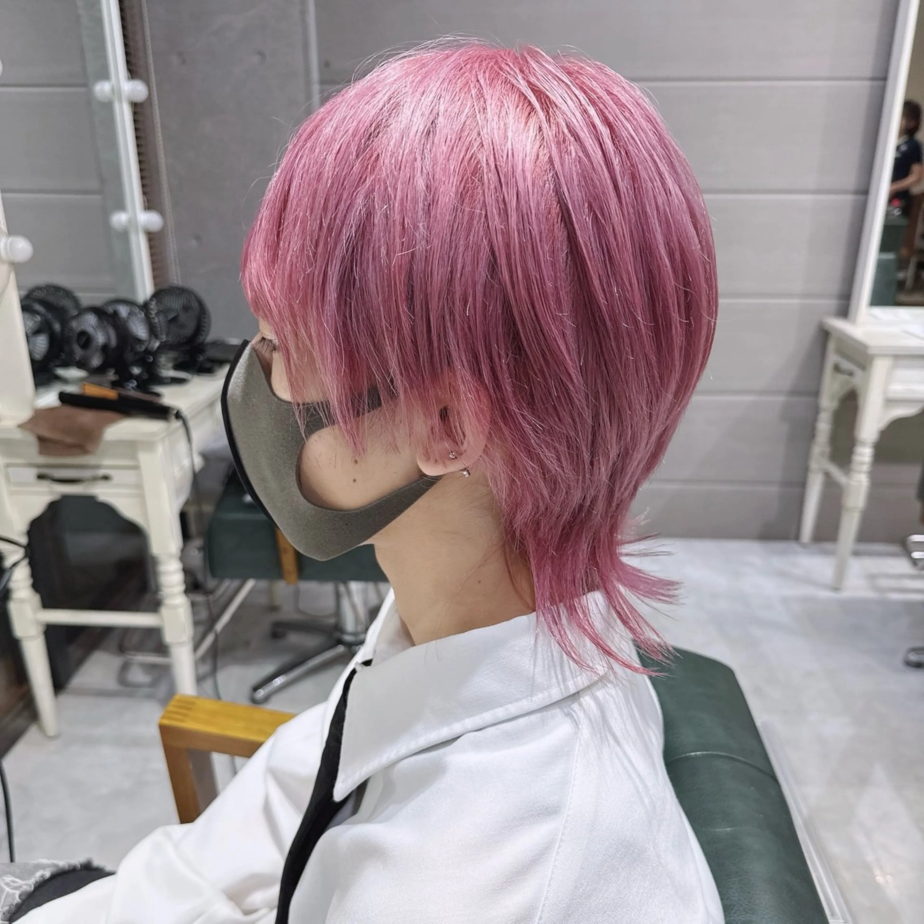 ショート カラー ブリーチ デザインカラー ハイトーンカラー ピンクカラー ホワイトピンク ヘアカラー トリートメント DAYS Men’sのヘアスタイル