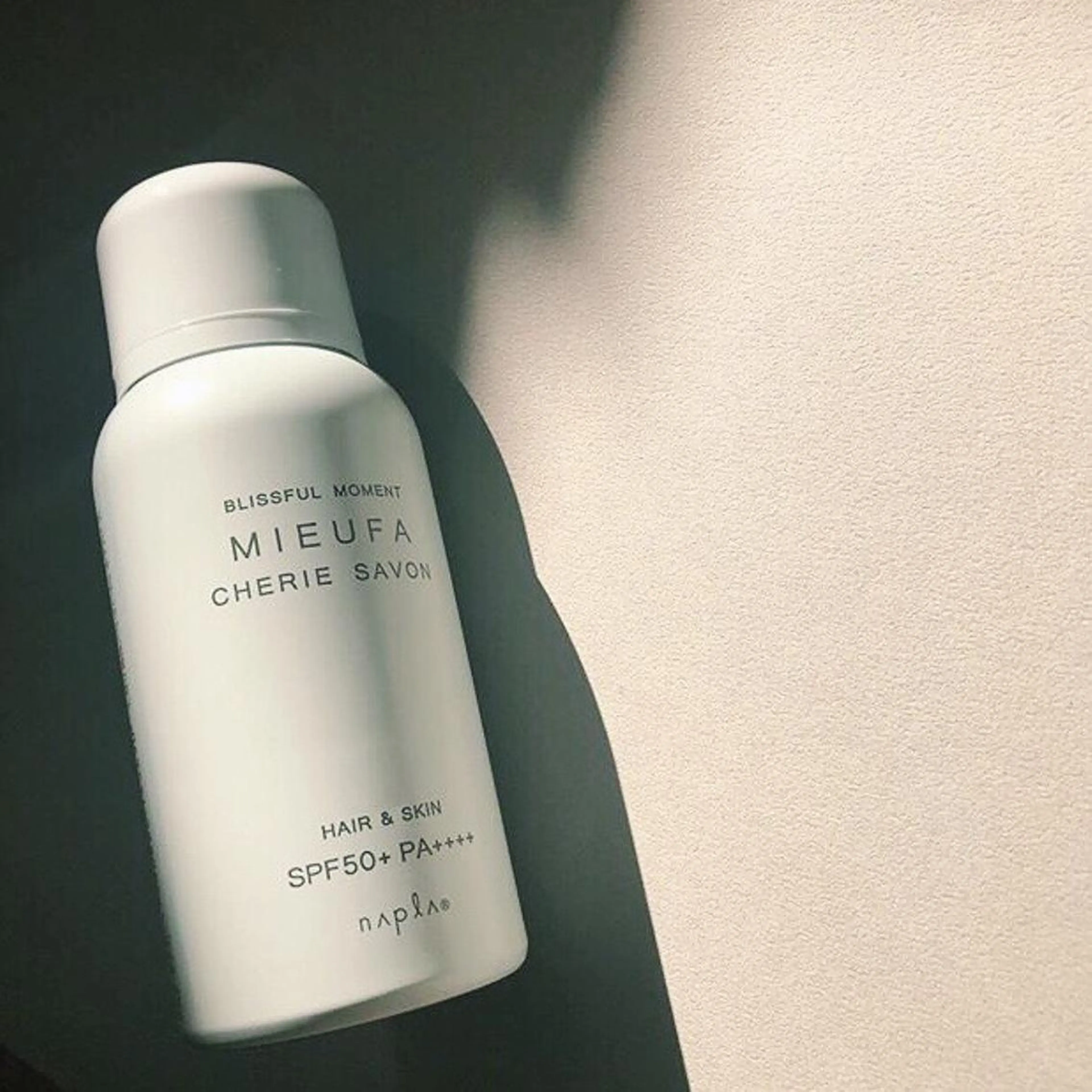 RINA🧤 デザインとボブのヘアスタイル