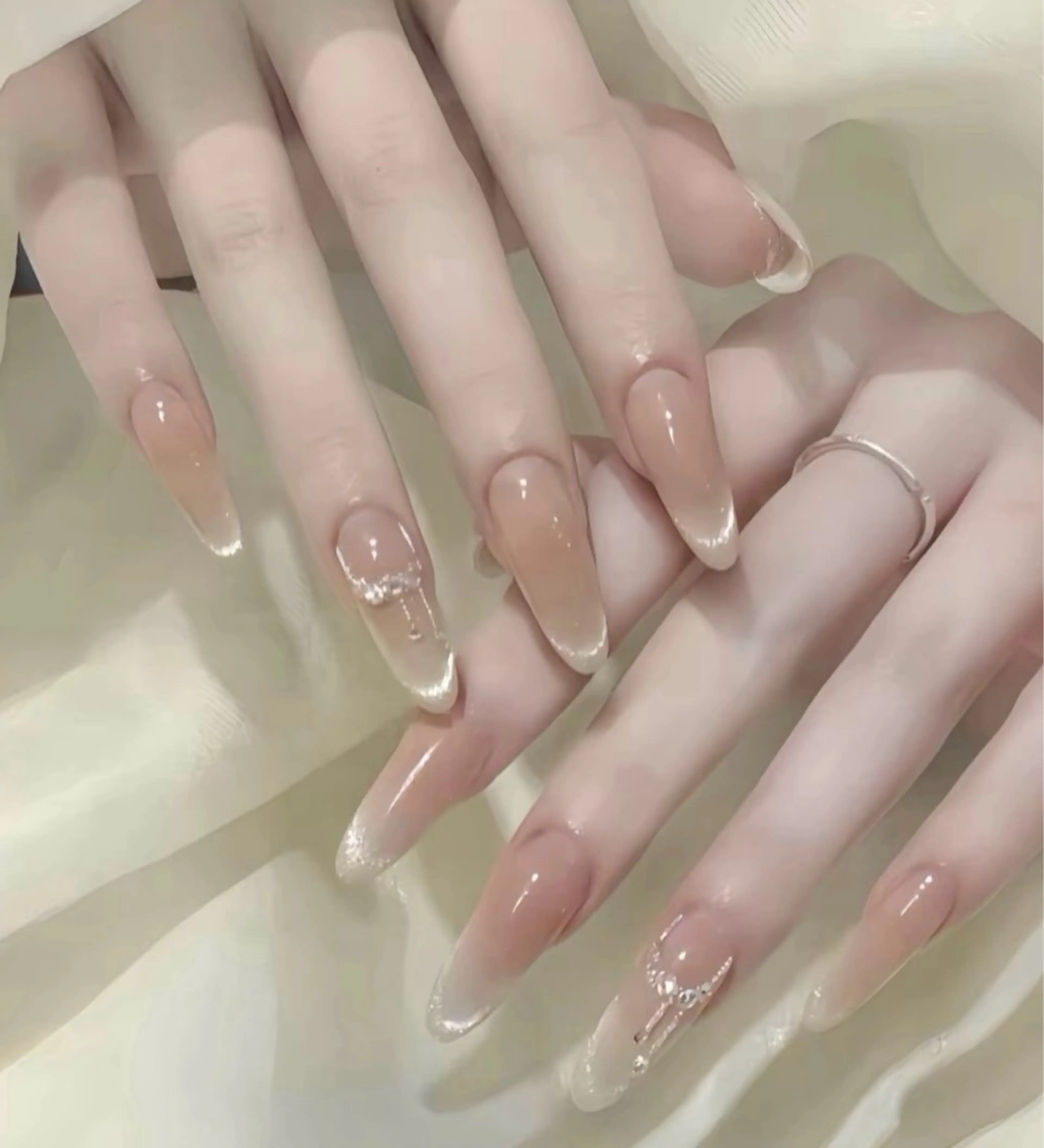 ネイル チークネイル 長さ出し フラワーネイル フレンチネイル ガーリー SunNail池袋駅 ワンホンネイルのネイルデザイン