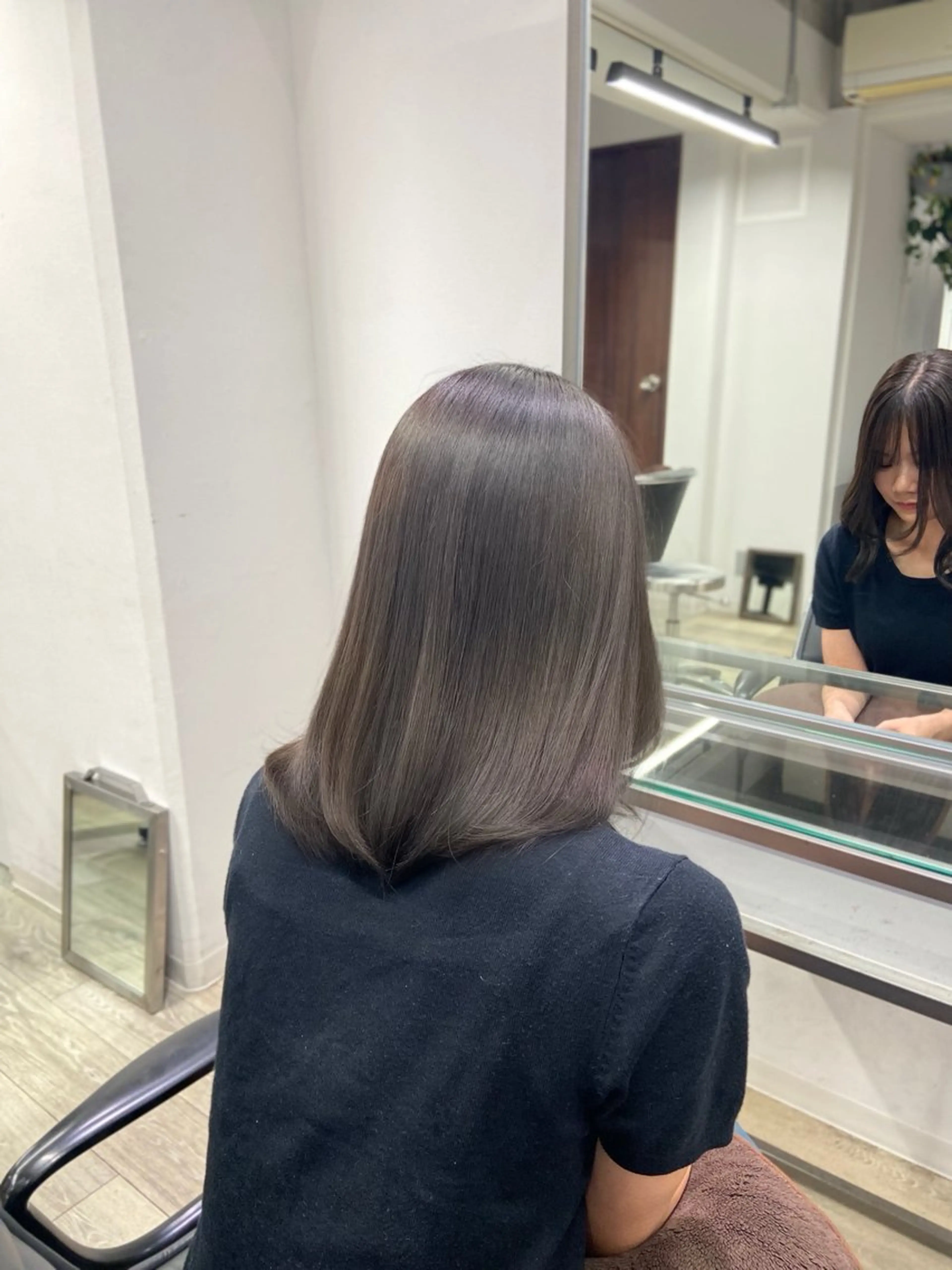 カラー 透明感カラー オリーブグレー 山下 穂嘉のヘアスタイル