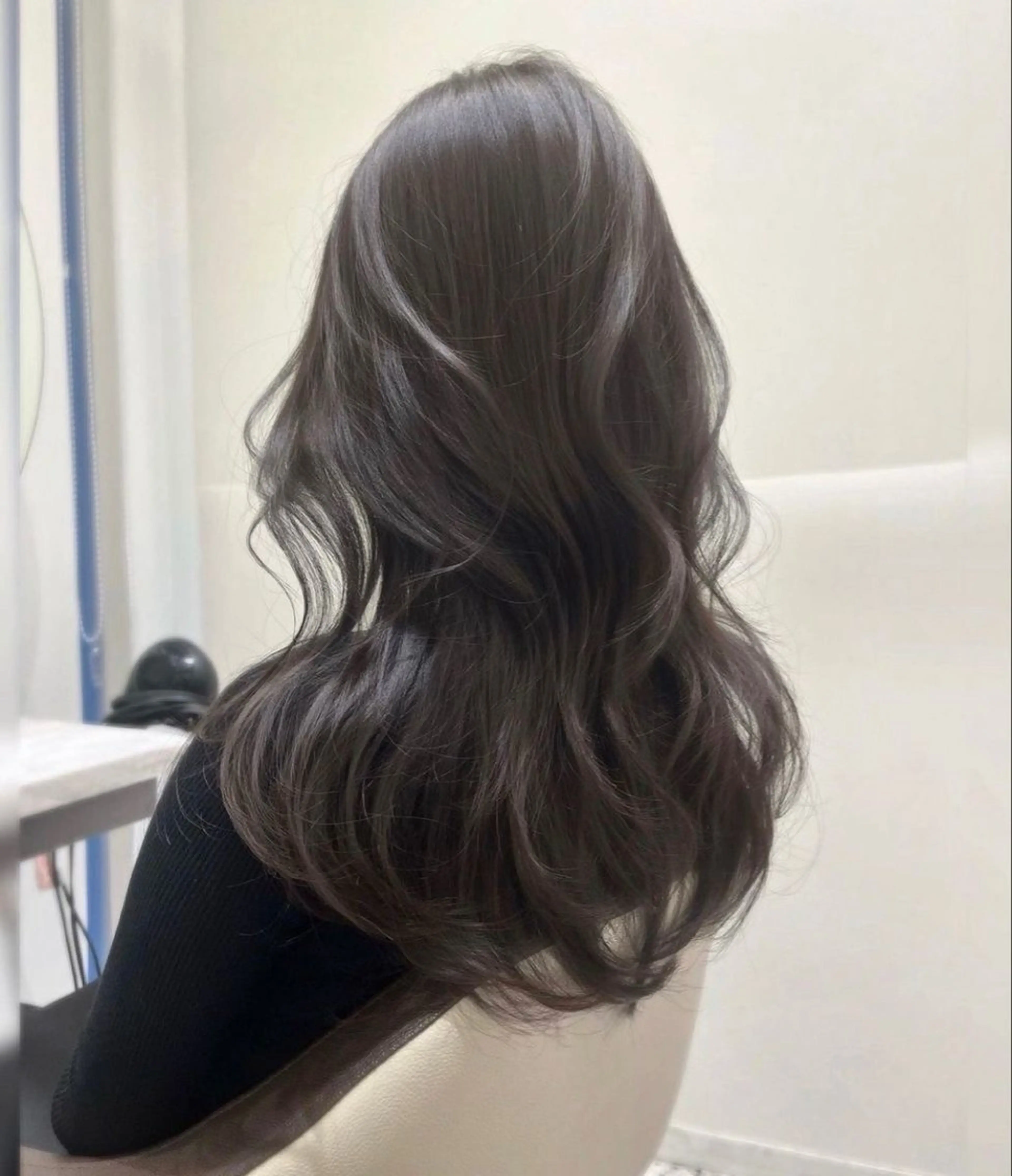 リタッチカラー🖤 前回のカラー後根元が2〜3センチほど伸びてきた方の写真