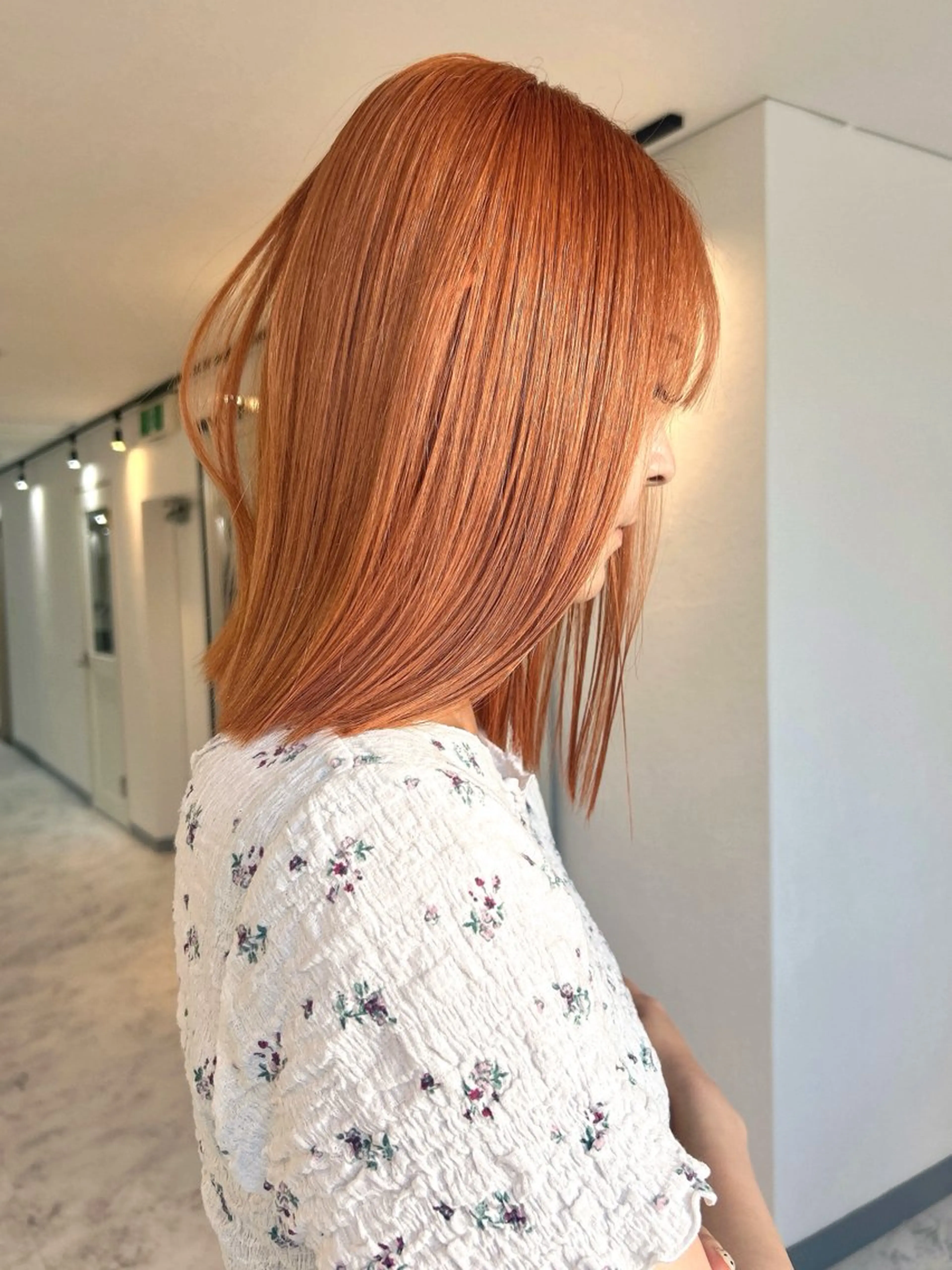 ミディアム カラー ベージュカラー オレンジ オレンジベージュ カット ヘアカラー RINA/ハイトーン /レイヤー/髪質改善のヘアスタイル