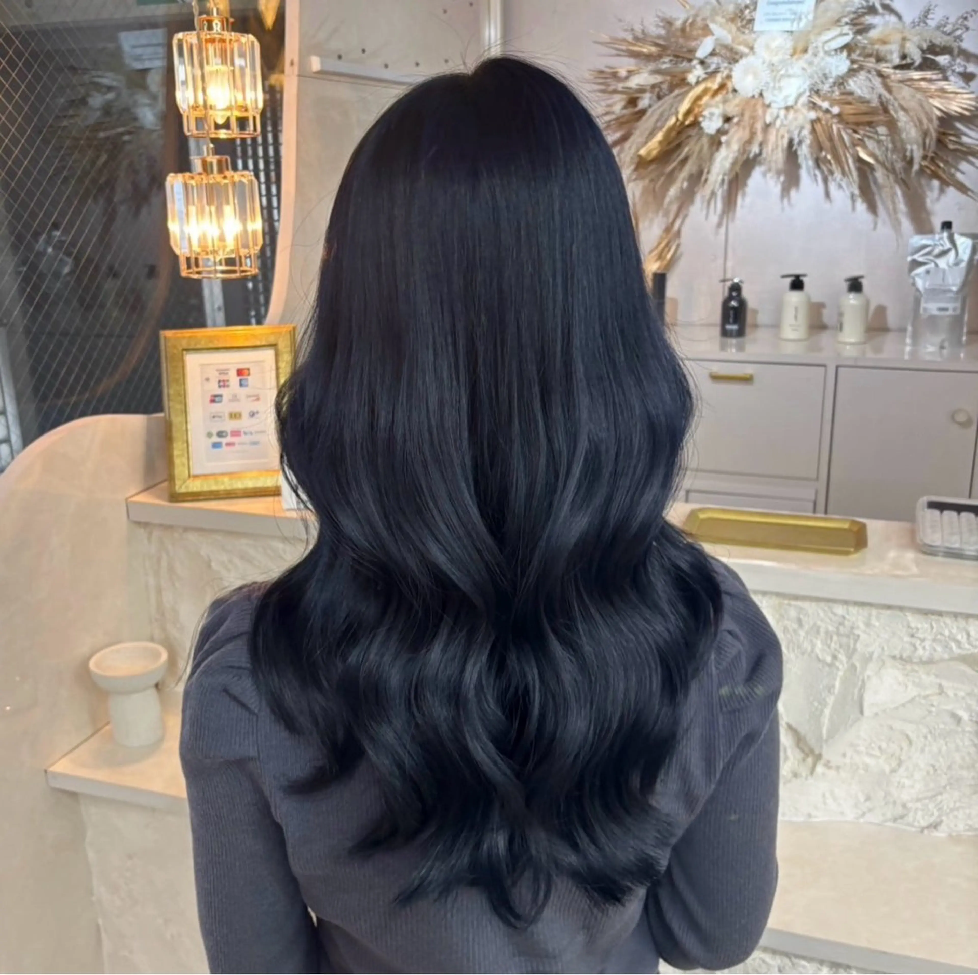 ワンカラー + Asian treatment ෆ⸒⸒#ブリーチなし#艶カラー#韓国風巻き#コテ巻き#顔周りカットの写真