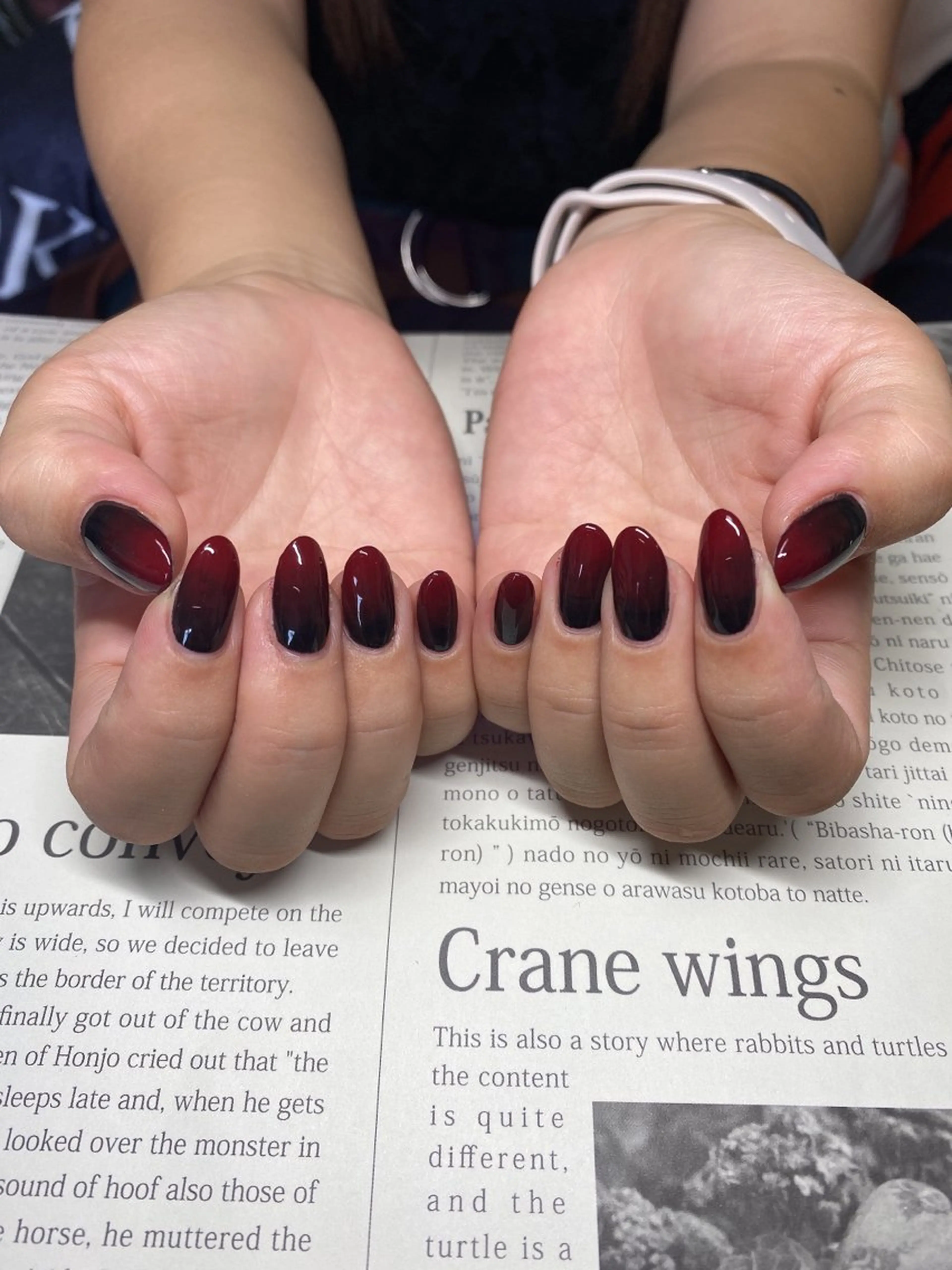 ネイル グラデーション 赤色 R.I所属・R.I みちのネイルデザイン