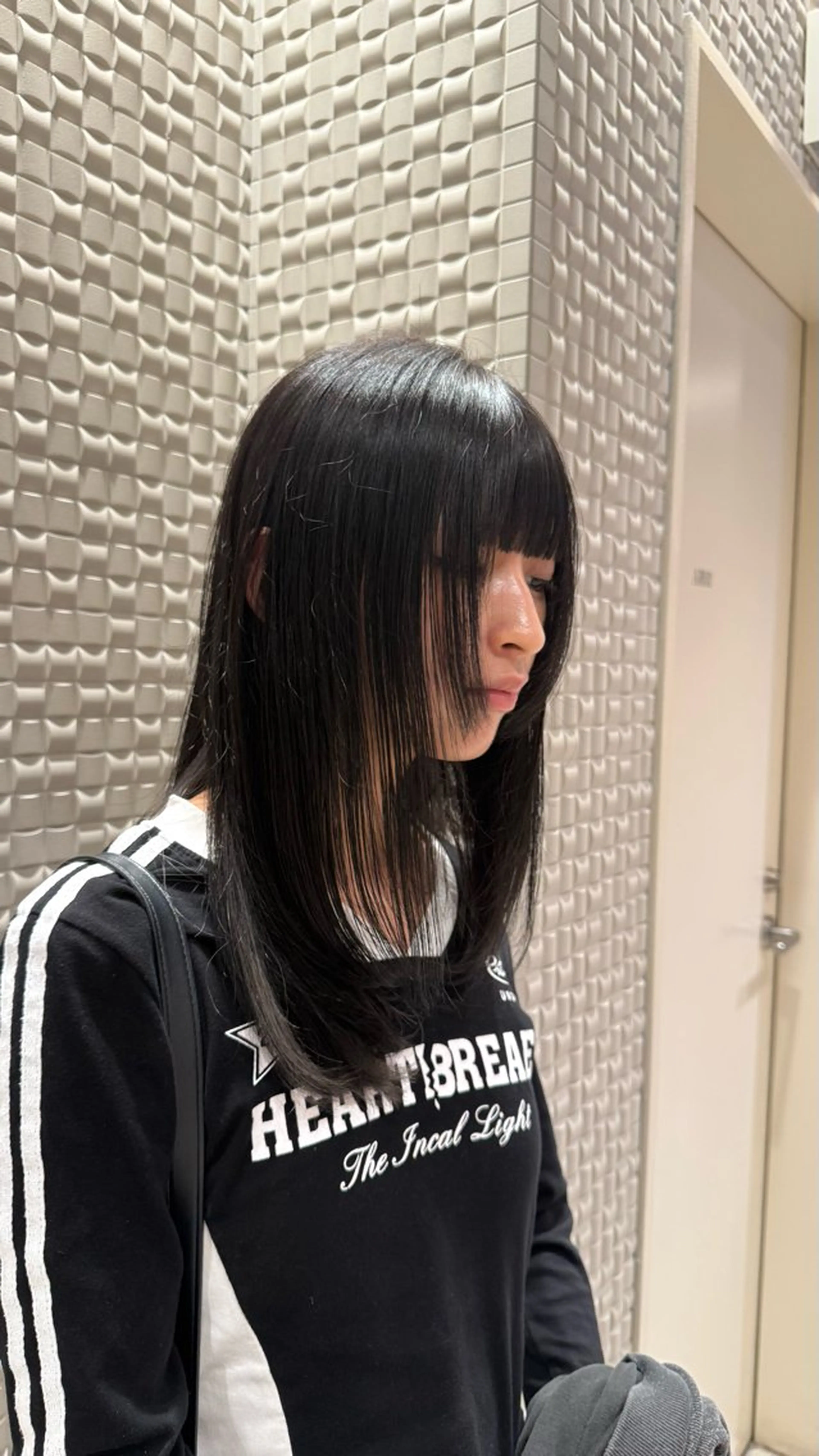 ミディアム 緑川 莉緒のヘアスタイル