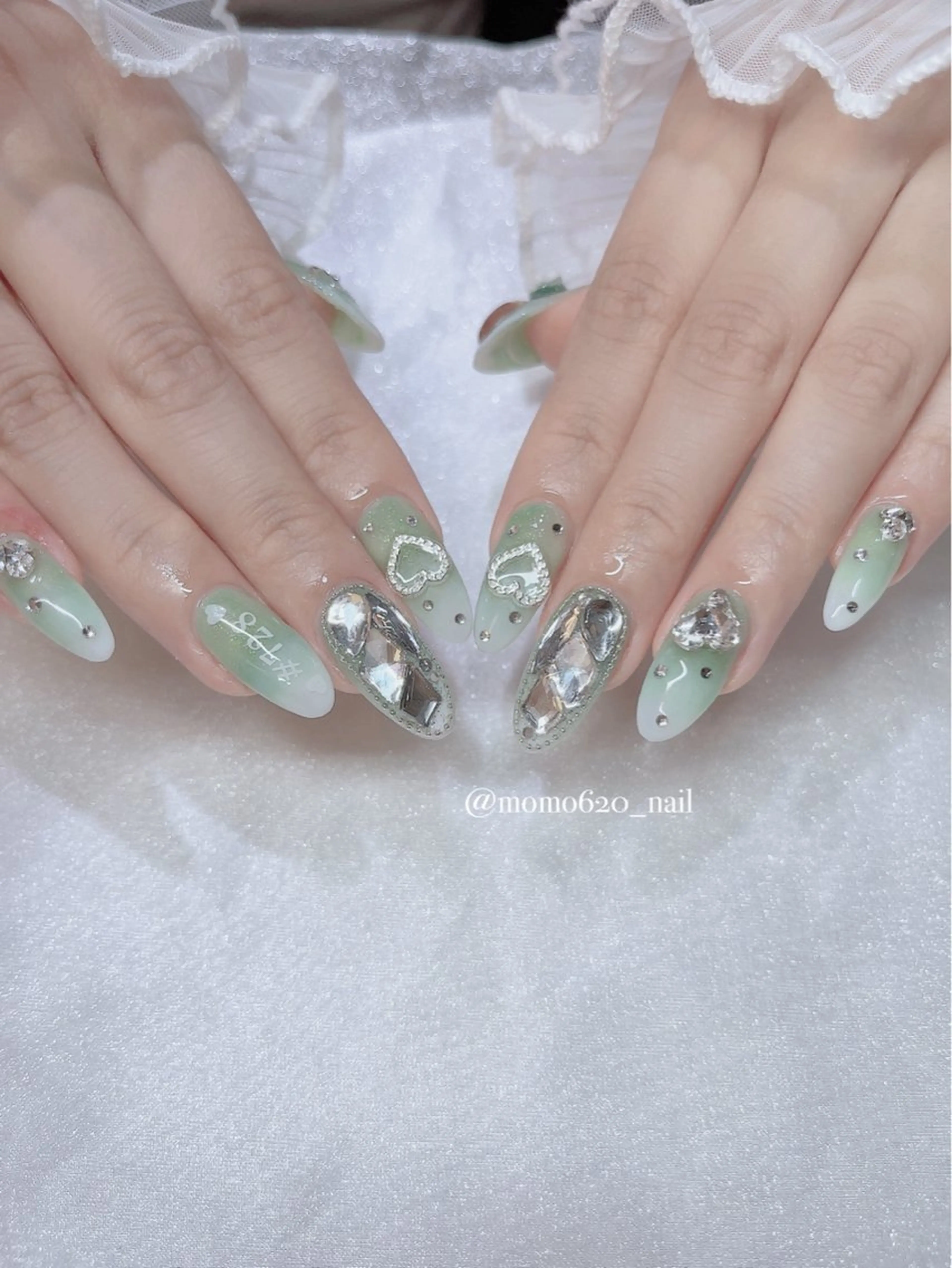 ネイル グリーン Nail salon Hemiy所属・momoka🤍 四ツ橋のネイルデザイン