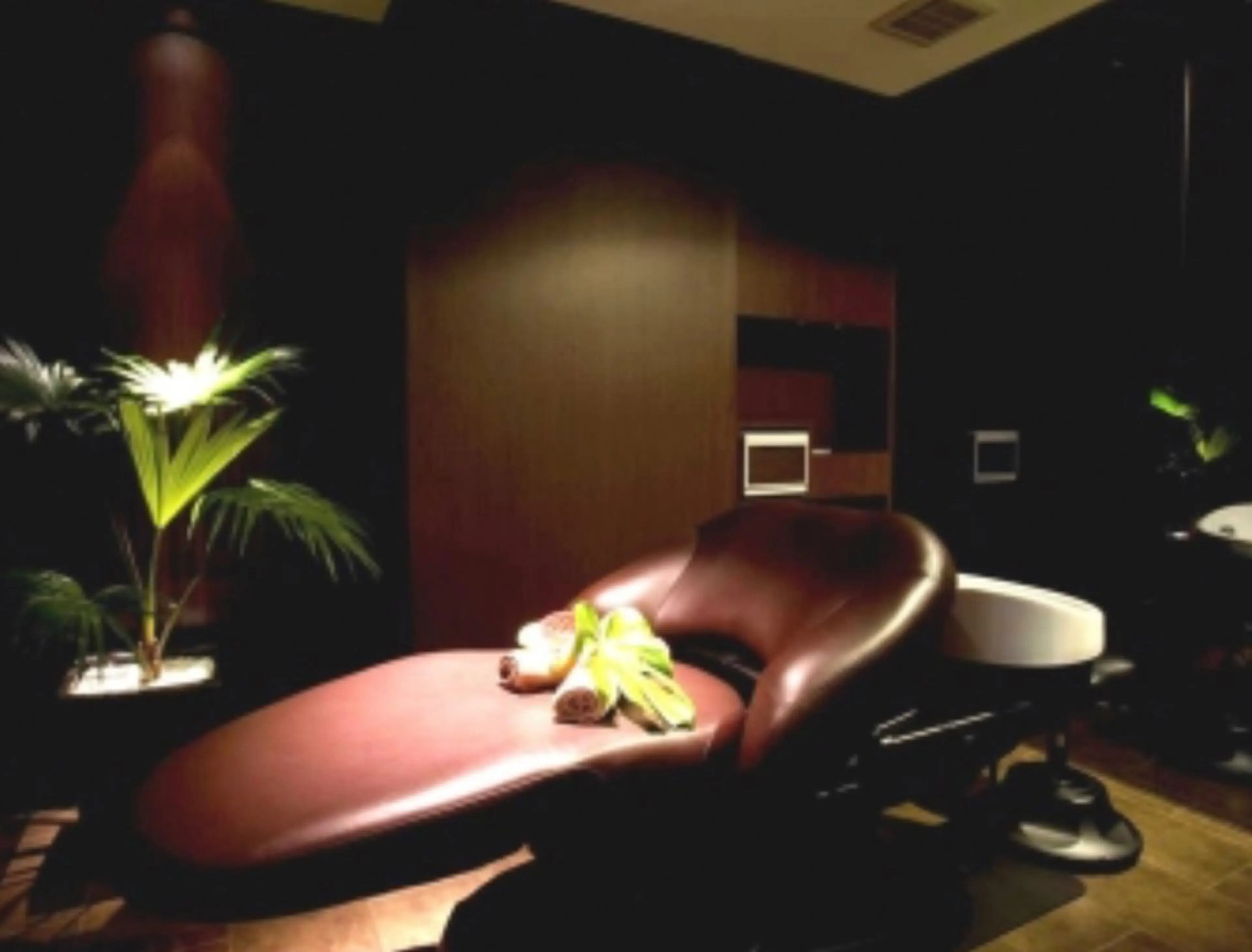 【頭皮ケアしながら個室でリラックス】20分ヘッドスパ(超音波アイロンサービス✨)ミニモ学割の写真