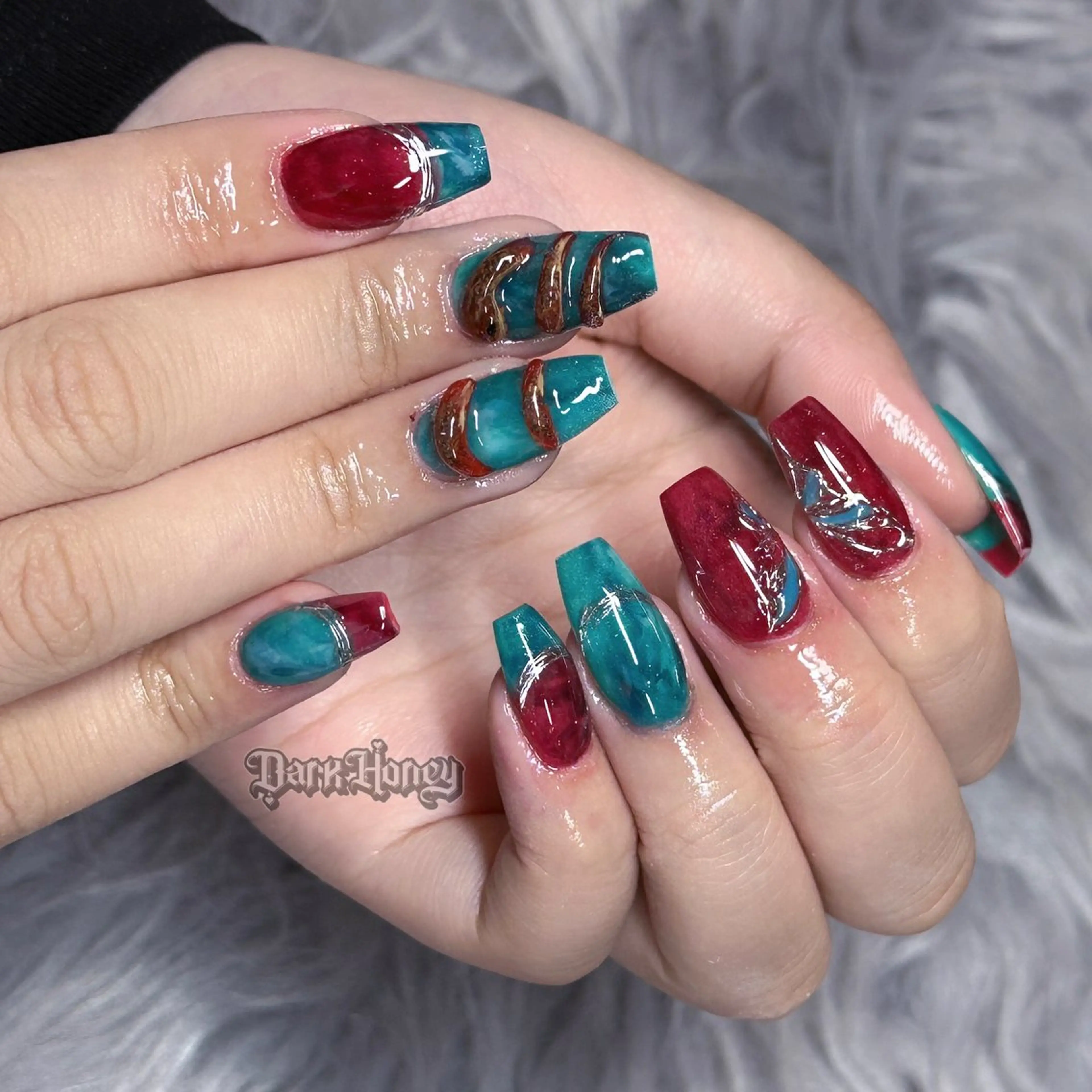 ネイル アートネイル Dark honey スカルプ専門原宿店のネイルデザイン
