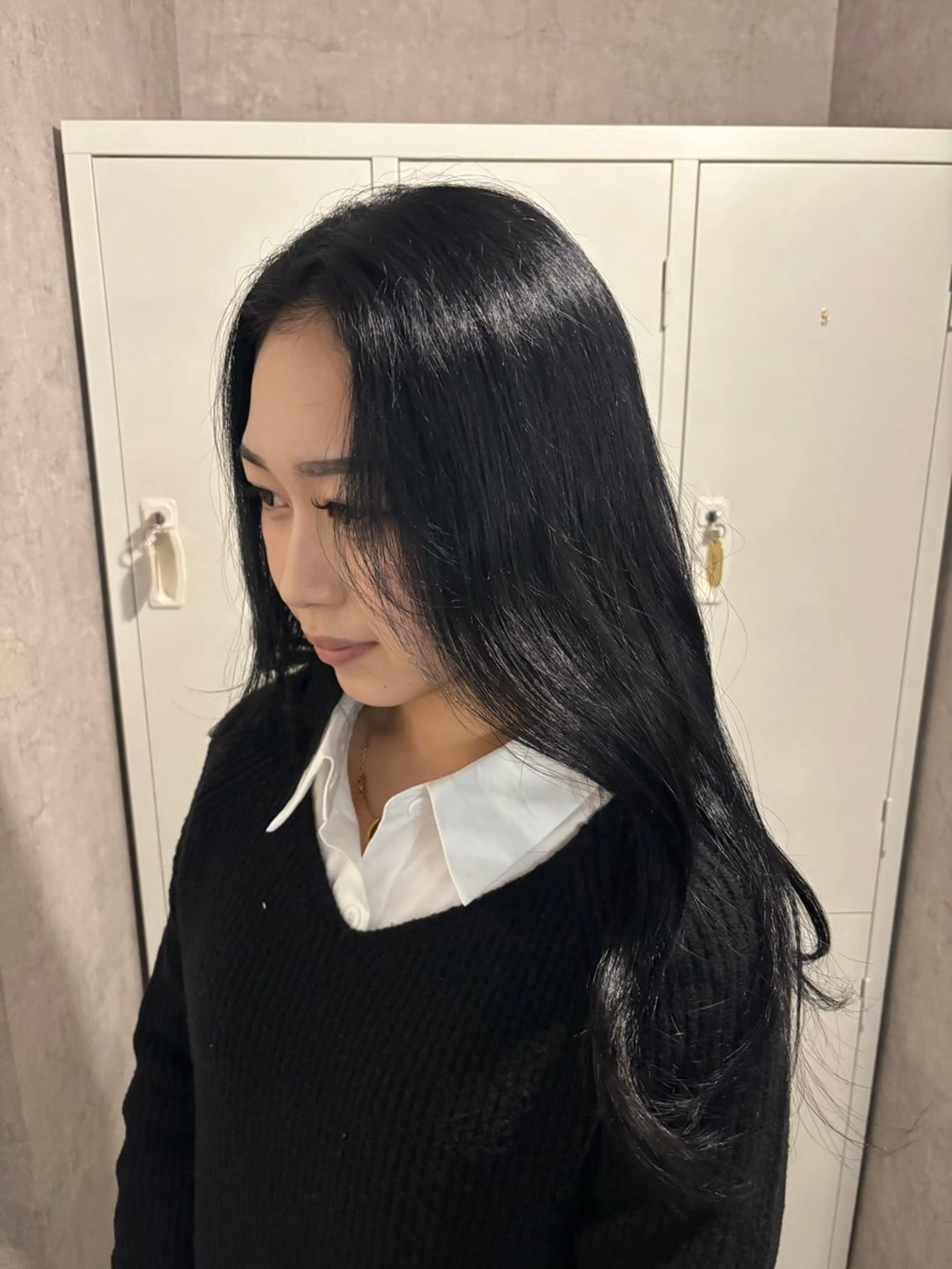 カラー 黒髪 ブルーカラー ブルーブラック 石原 望来のヘアスタイル