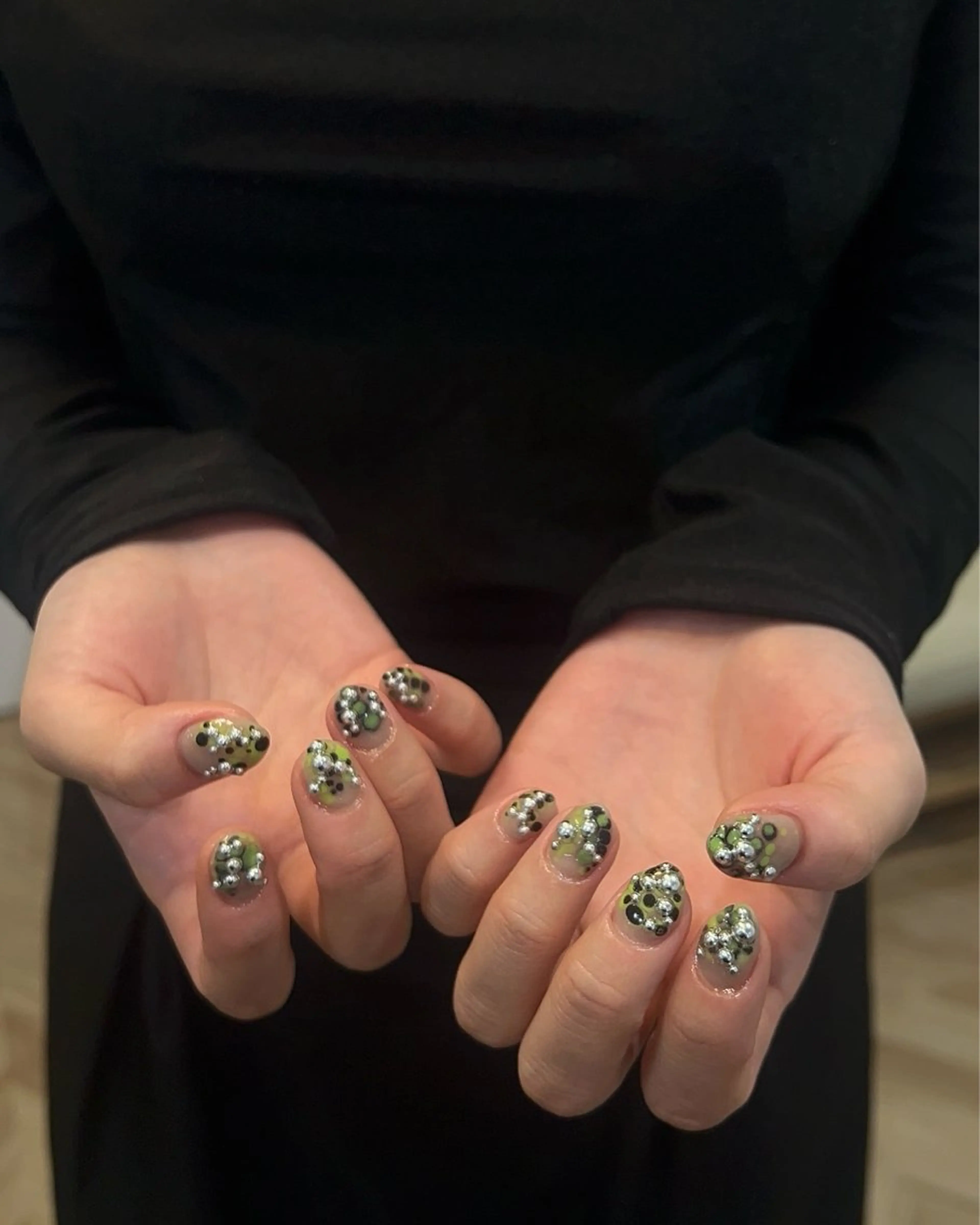 ネイル ハンドネイル フットネイル ハンドケア Nes.Nail所属・Miyagi Asamiのネイルデザイン