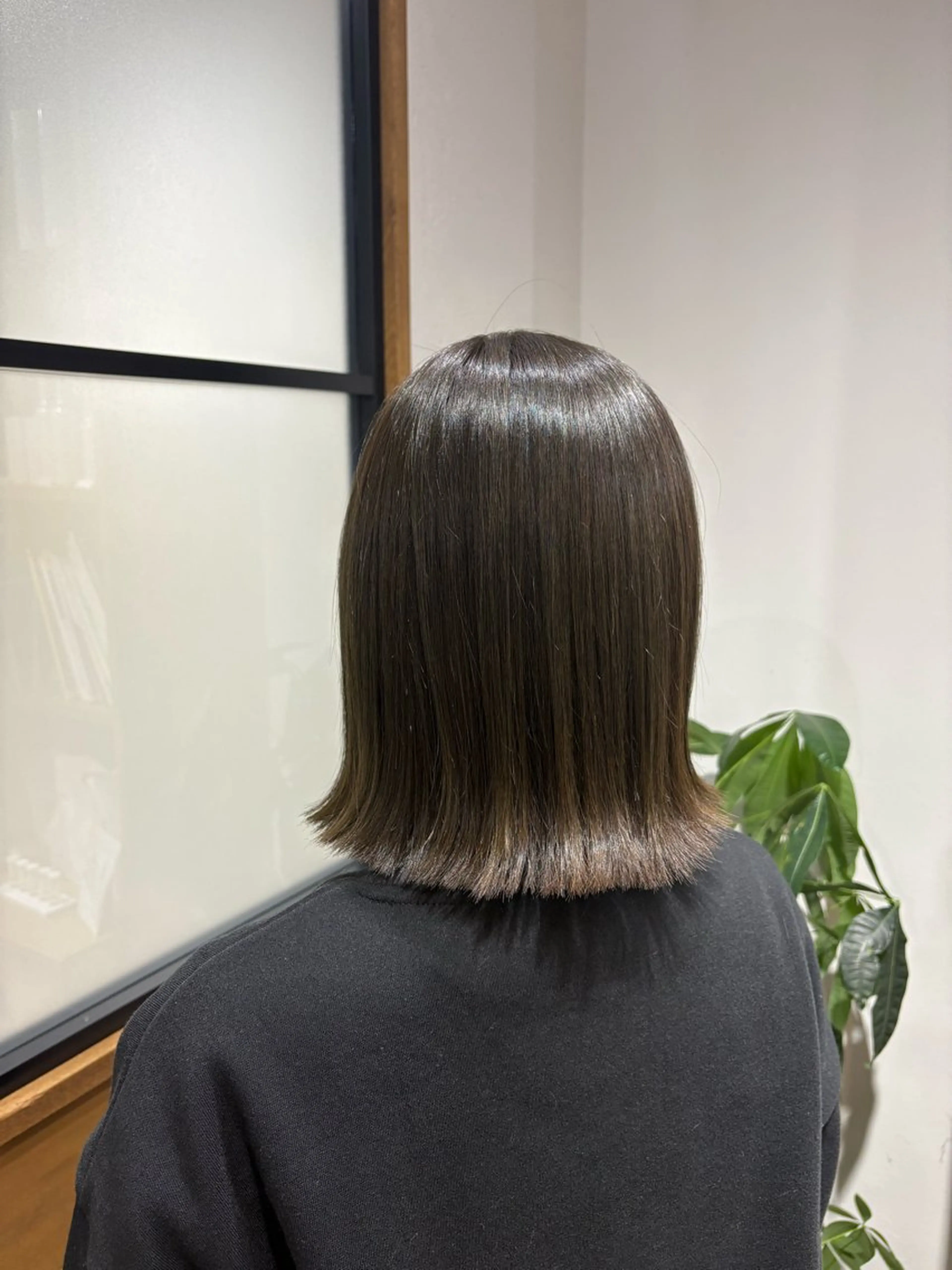 ショート カラー グレージュ オリーブグレージュ オリーブグレー カット ヘアカラー トリートメント 新井 友菜のヘアスタイル