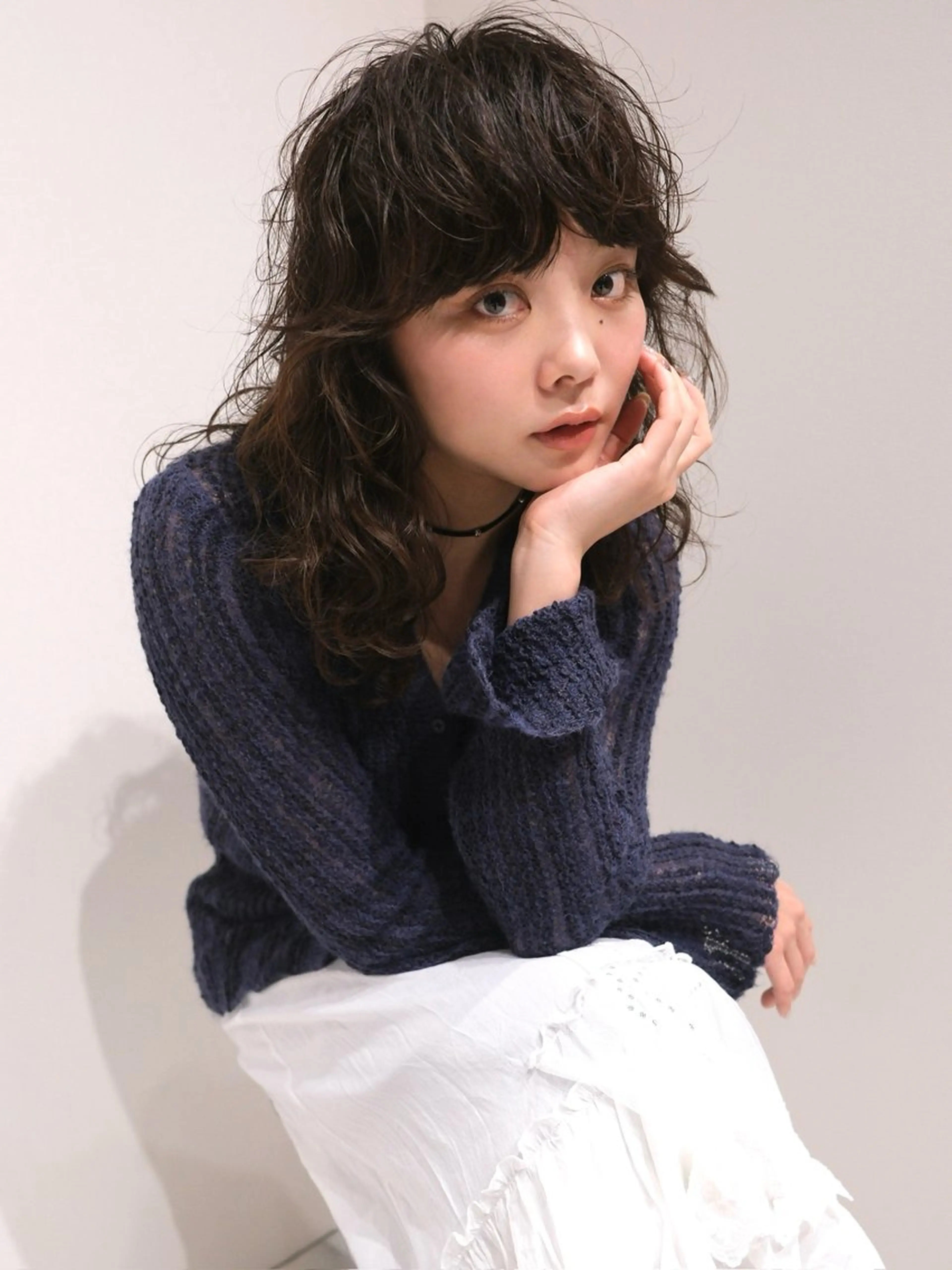 ミディアム パーマ ミディアムレイヤー ミディアムパーマ アッシュ くせ毛 レイヤーカット カット ヘアカラー パーマ トリートメント (h)wim ウィムのヘアスタイル