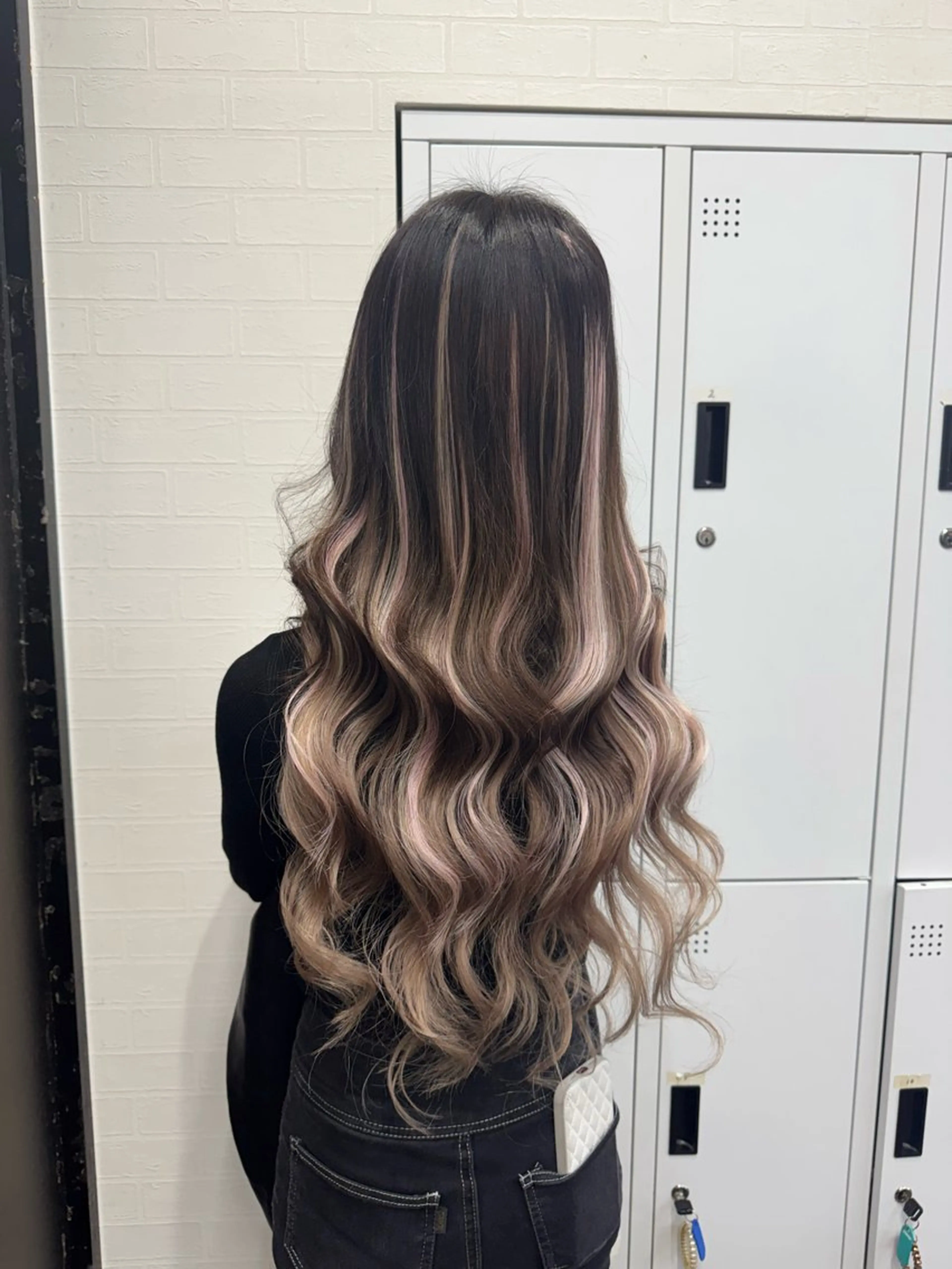 ロング 横浜🦋ハイトーン 🫐シャドウルーツのヘアスタイル