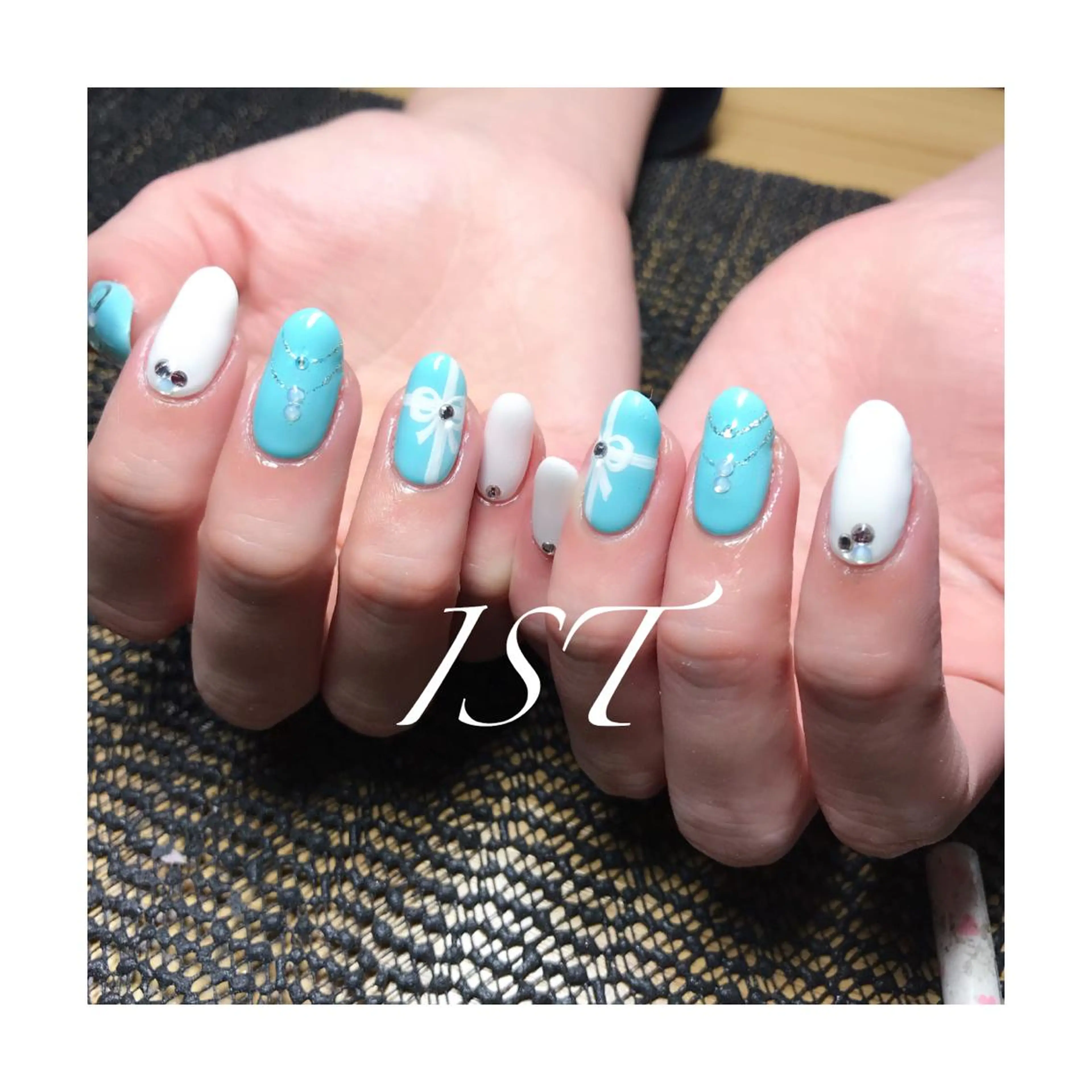 ネイル ストーンネイル メンズ歓迎🙆‍♀️ エステ/ネイルISTのネイルデザイン