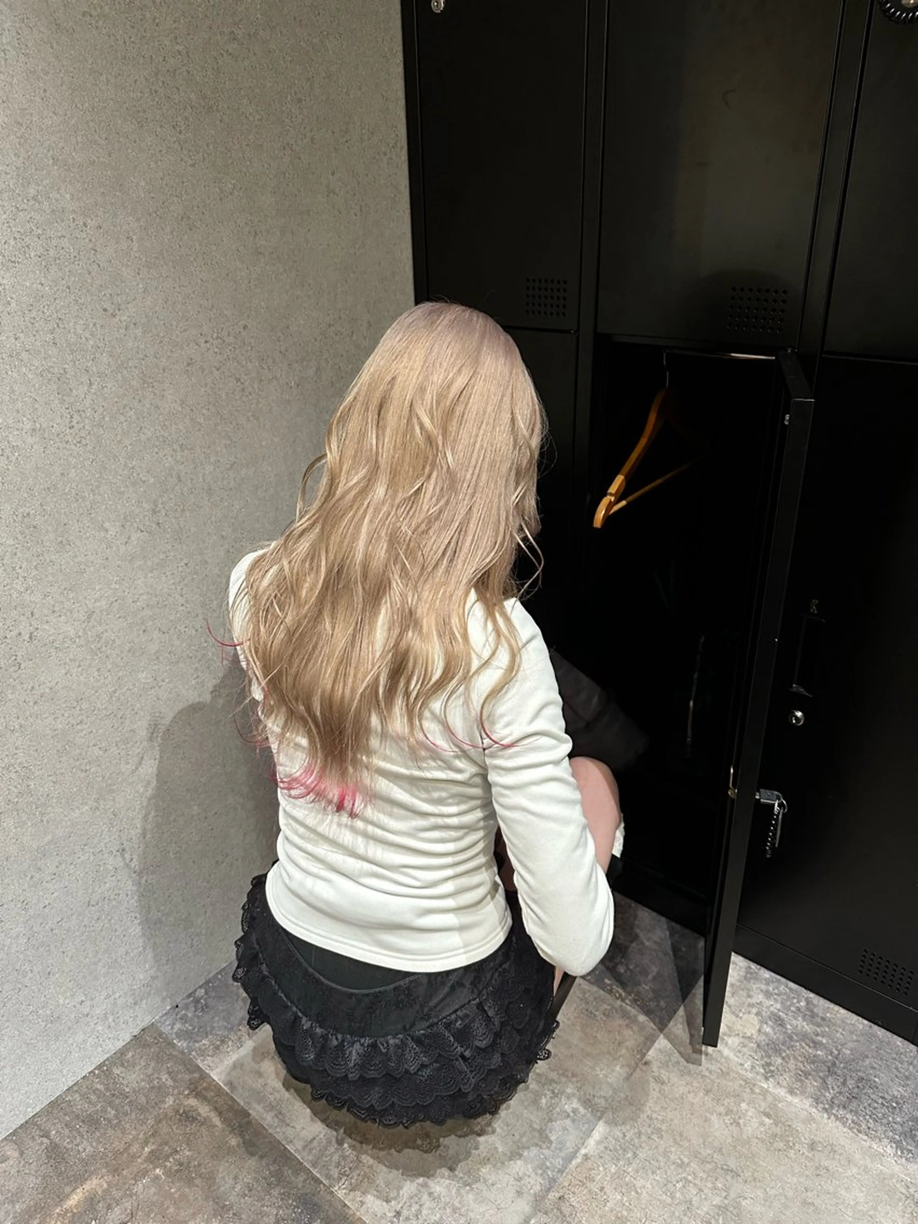 ロング カラー ベージュカラー ピンクカラー ホワイトベージュ カット ヘアカラー トリートメント ブリーチカラー/ ベージュ/SARAのヘアスタイル