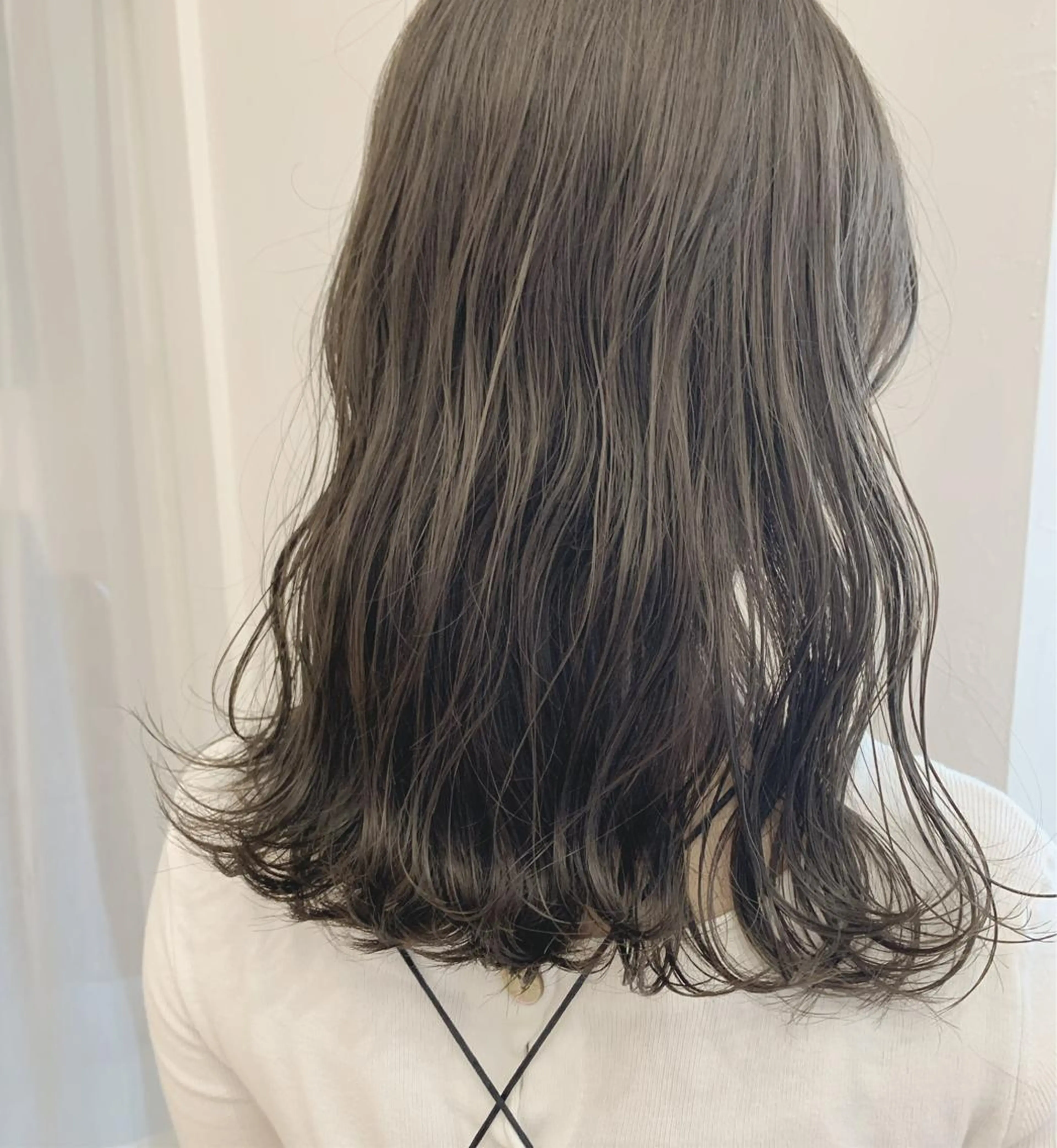 ロング カラー マツエク・マツパ カット ヘアカラー トリートメント ハイトーンボブ 前田 表参道　グレージュのヘアスタイル