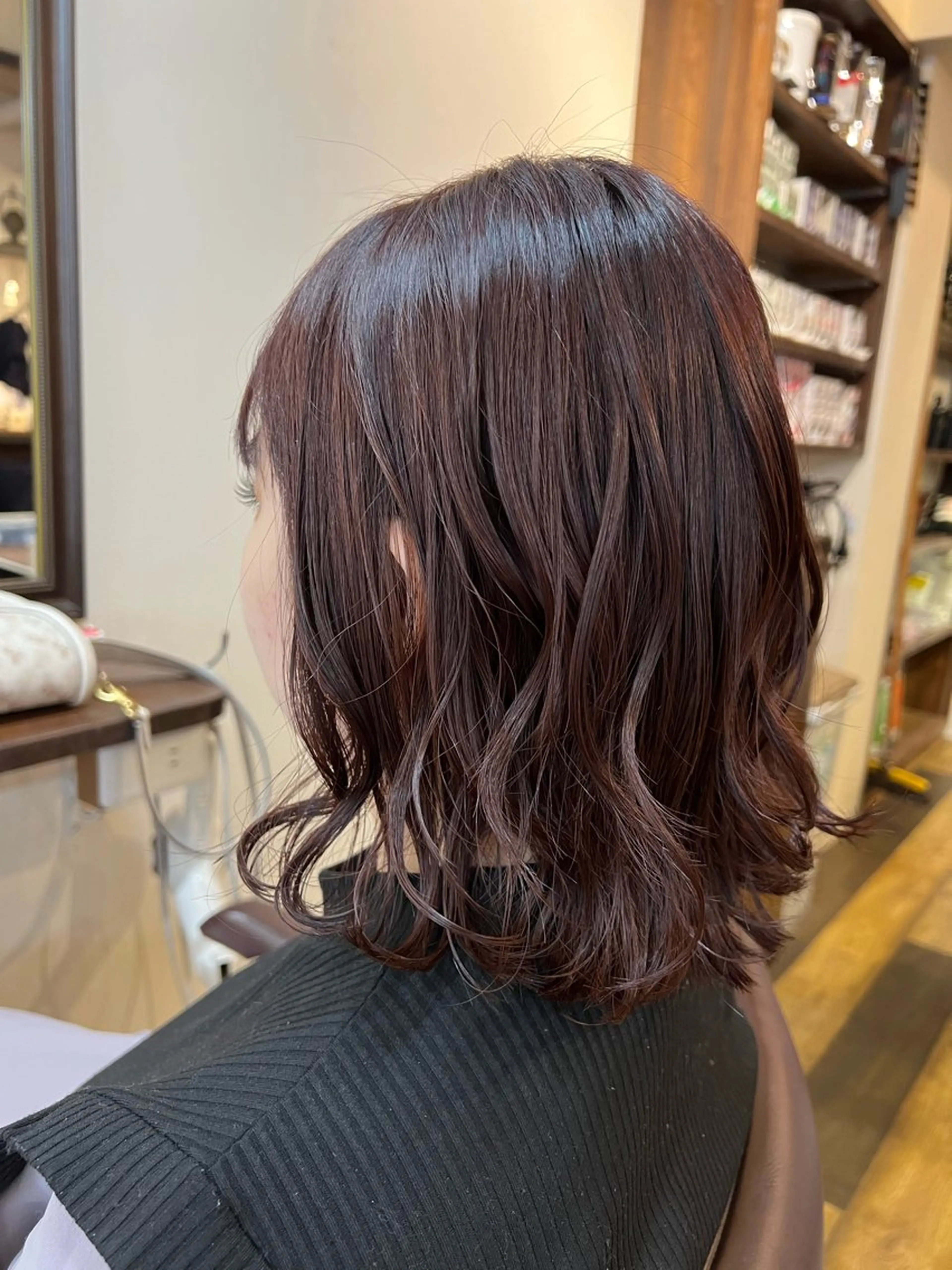 ミディアム カラー ブラウンカラー パープルカラー パープルブラウン 大西 碧海のヘアスタイル