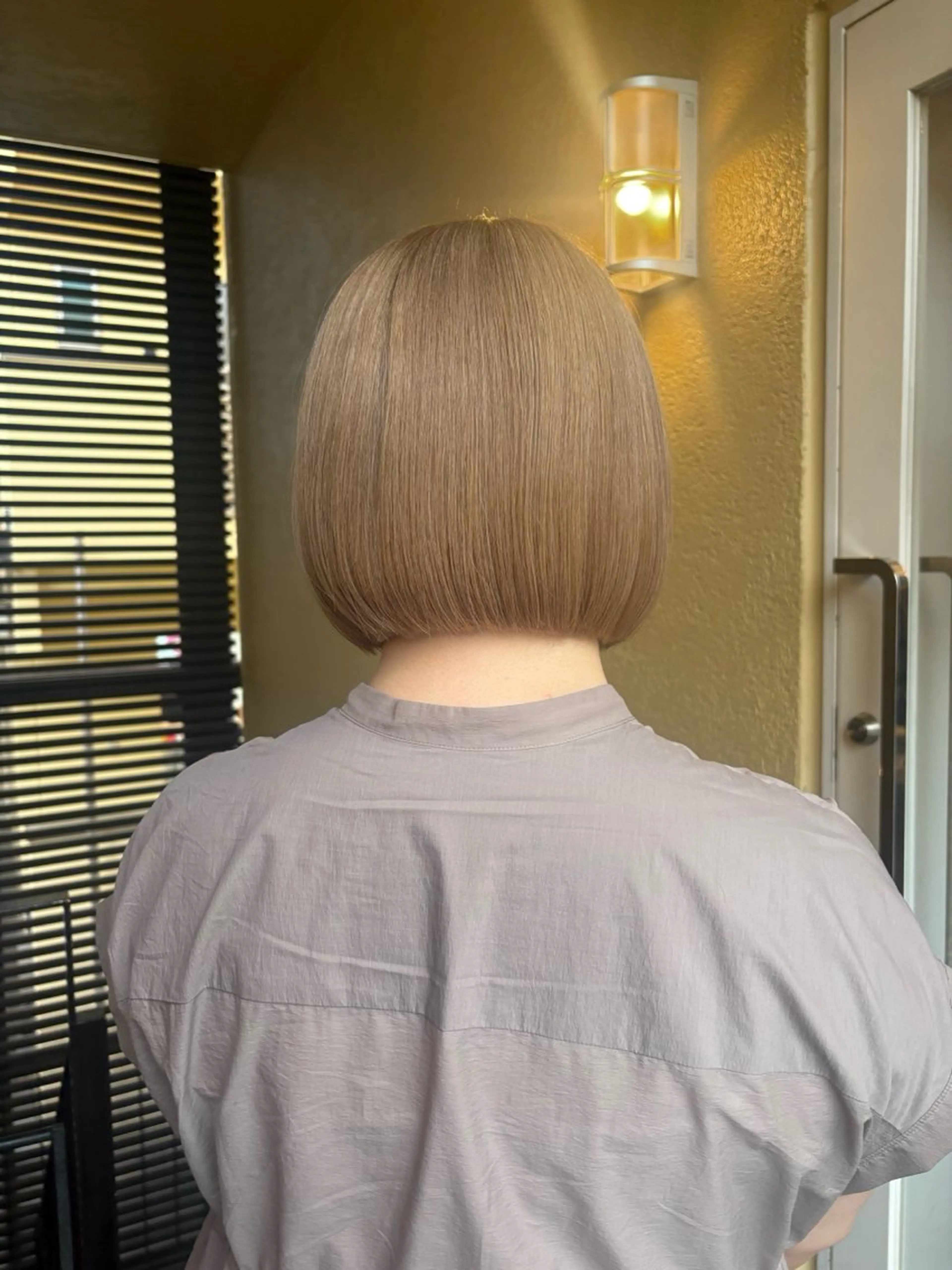 ショート カラー ベージュカラー ハイトーンカラー ハイトーンベージュ ボブ カット ヘアカラー トリートメント 🪐ナチュラルモード ヘア🪐honokaのヘアスタイル