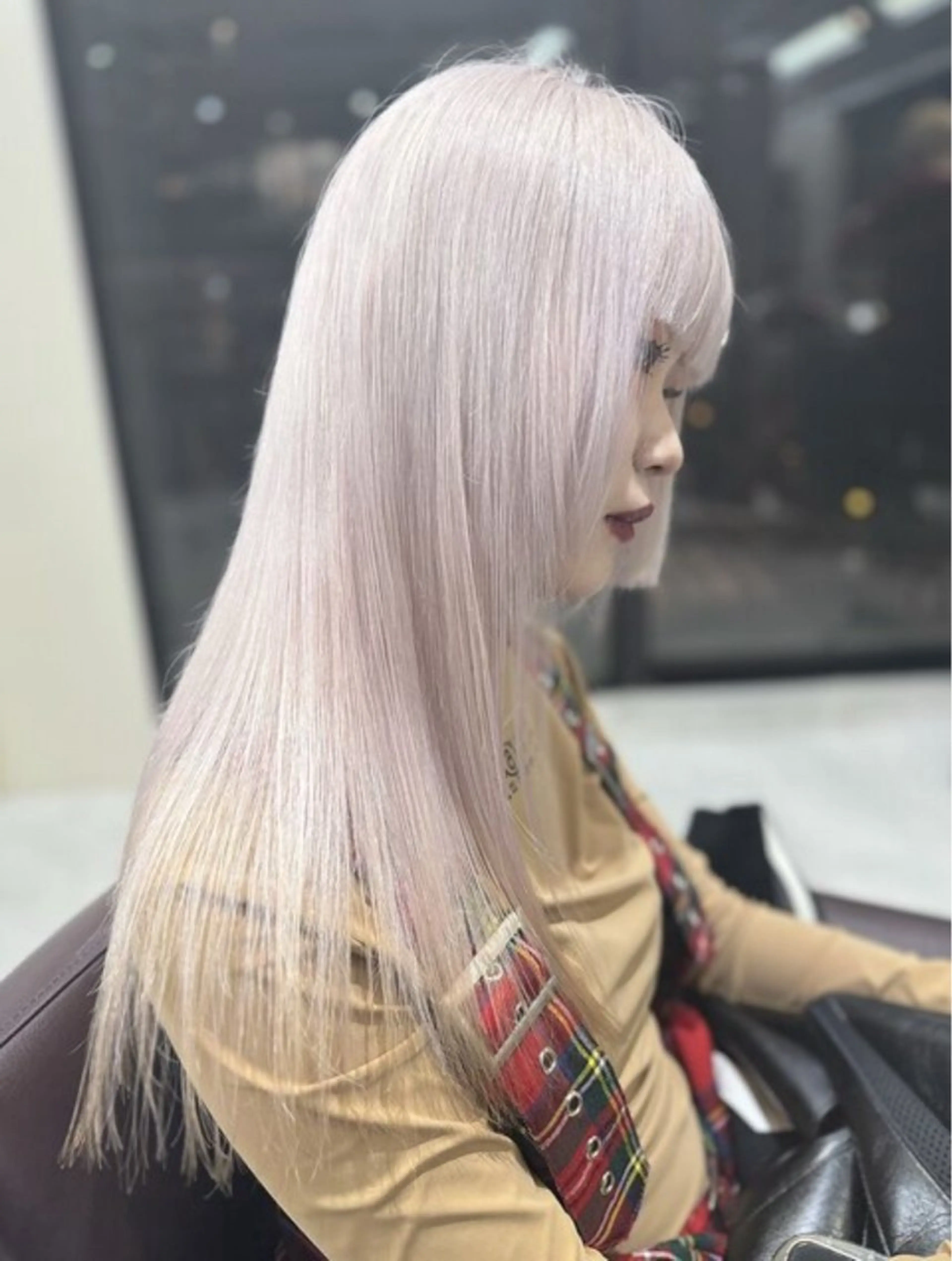 セミロング カラー アッシュ アッシュグレー ベージュカラー ブリーチ ブロンド カット ヘアカラー トリートメント 【美髪ハイトーン】 髪質改善/大和🎀のヘアスタイル