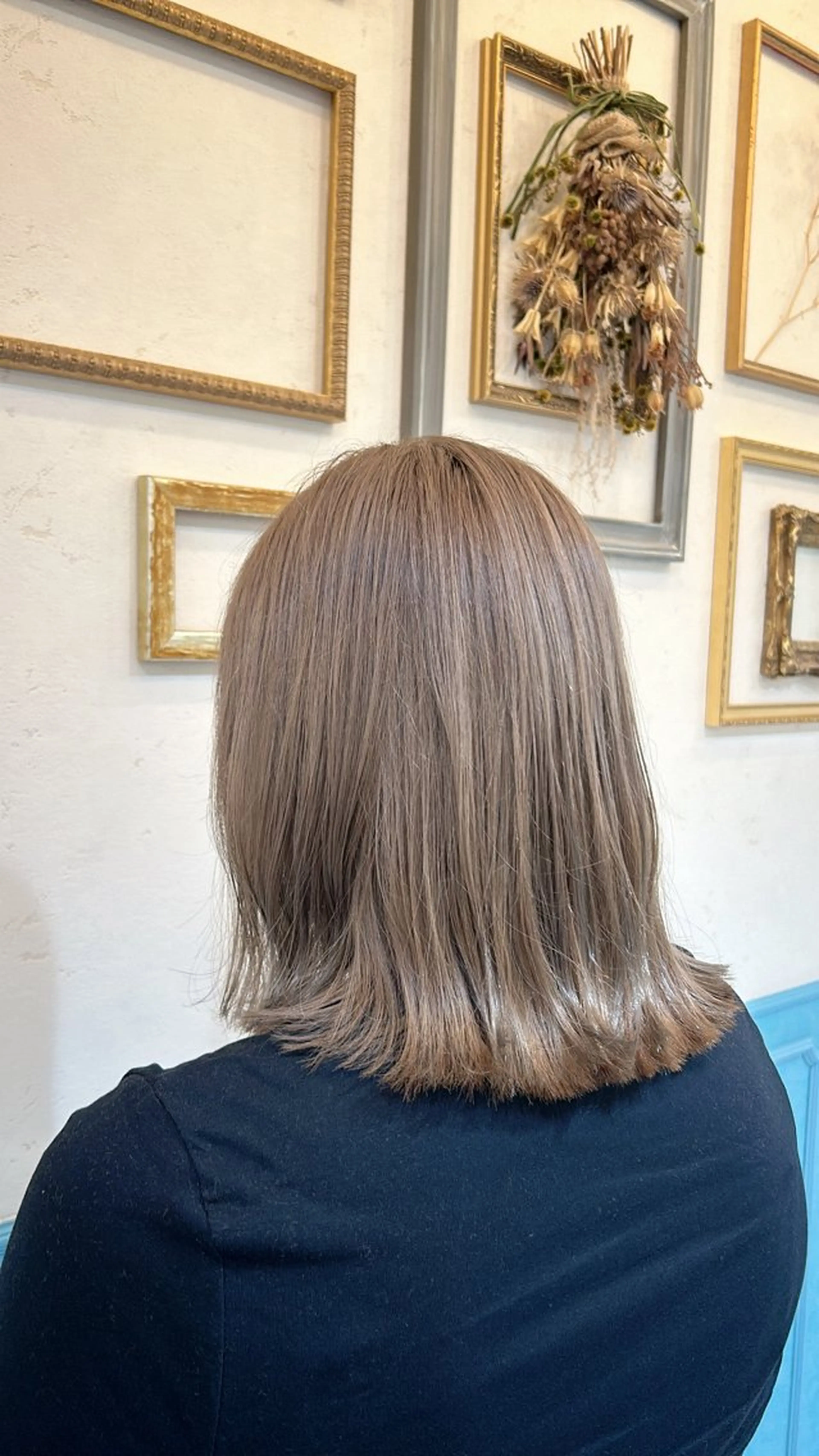 ミディアム カラー ベージュカラー ハイトーンカラー ハイトーンベージュ ヘアカラー 河野 穂香のヘアスタイル