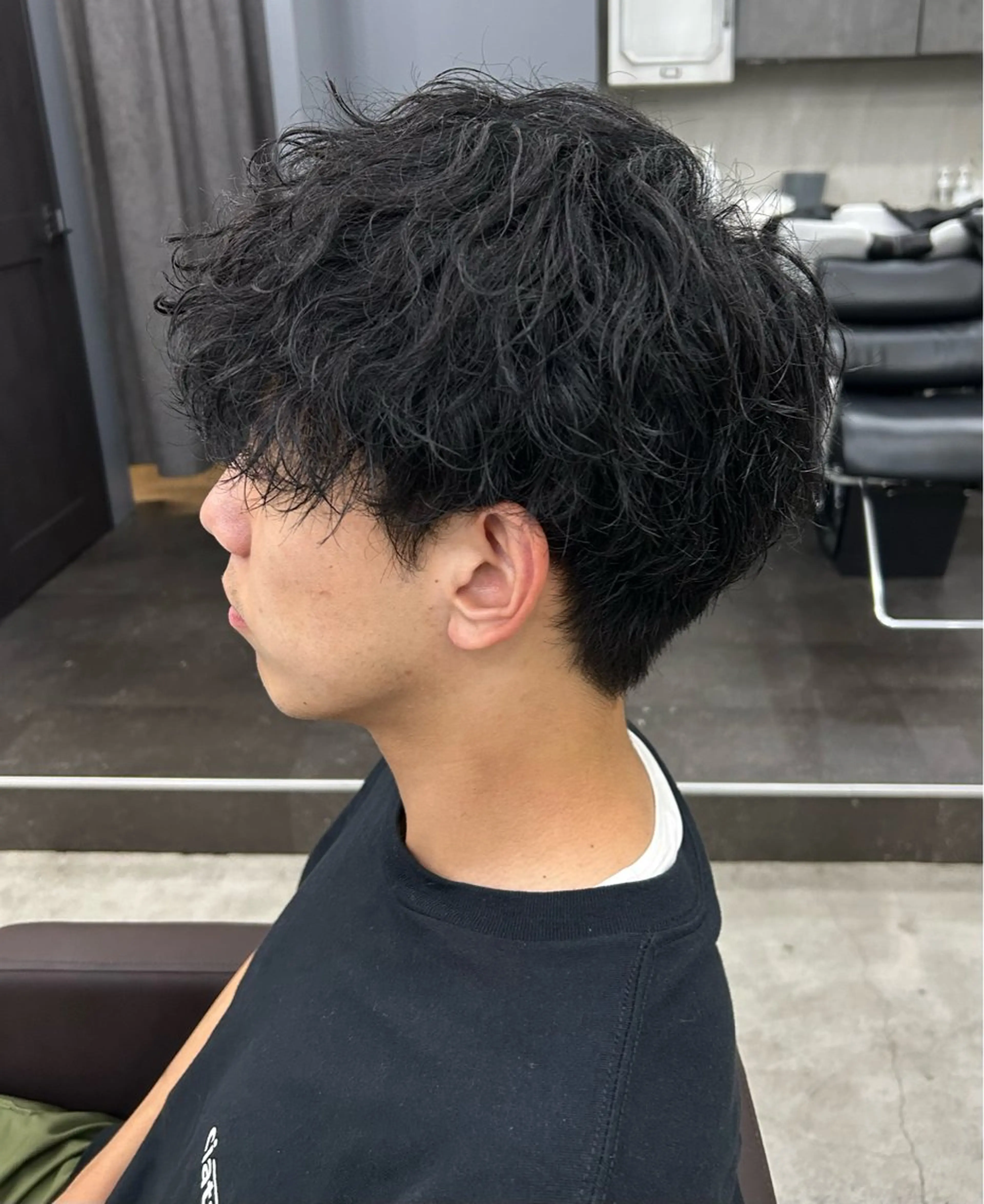 ショート 曲がる縮毛 フェザー ニュアンス  佐々木のヘアスタイル