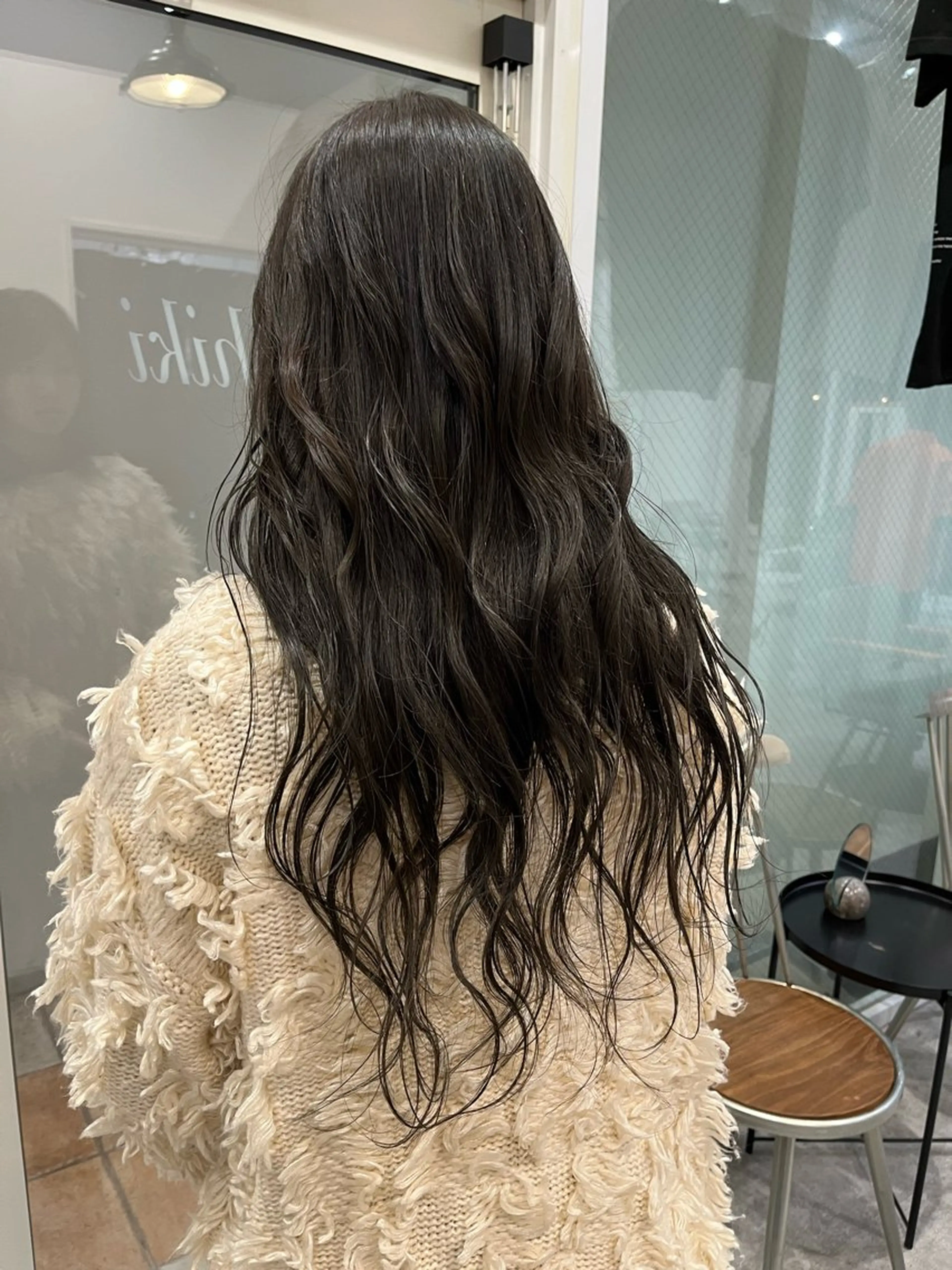 ロング カラー メンズ ベージュカラー 透明感カラー オリーブベージュ 坂本 エマのヘアスタイル