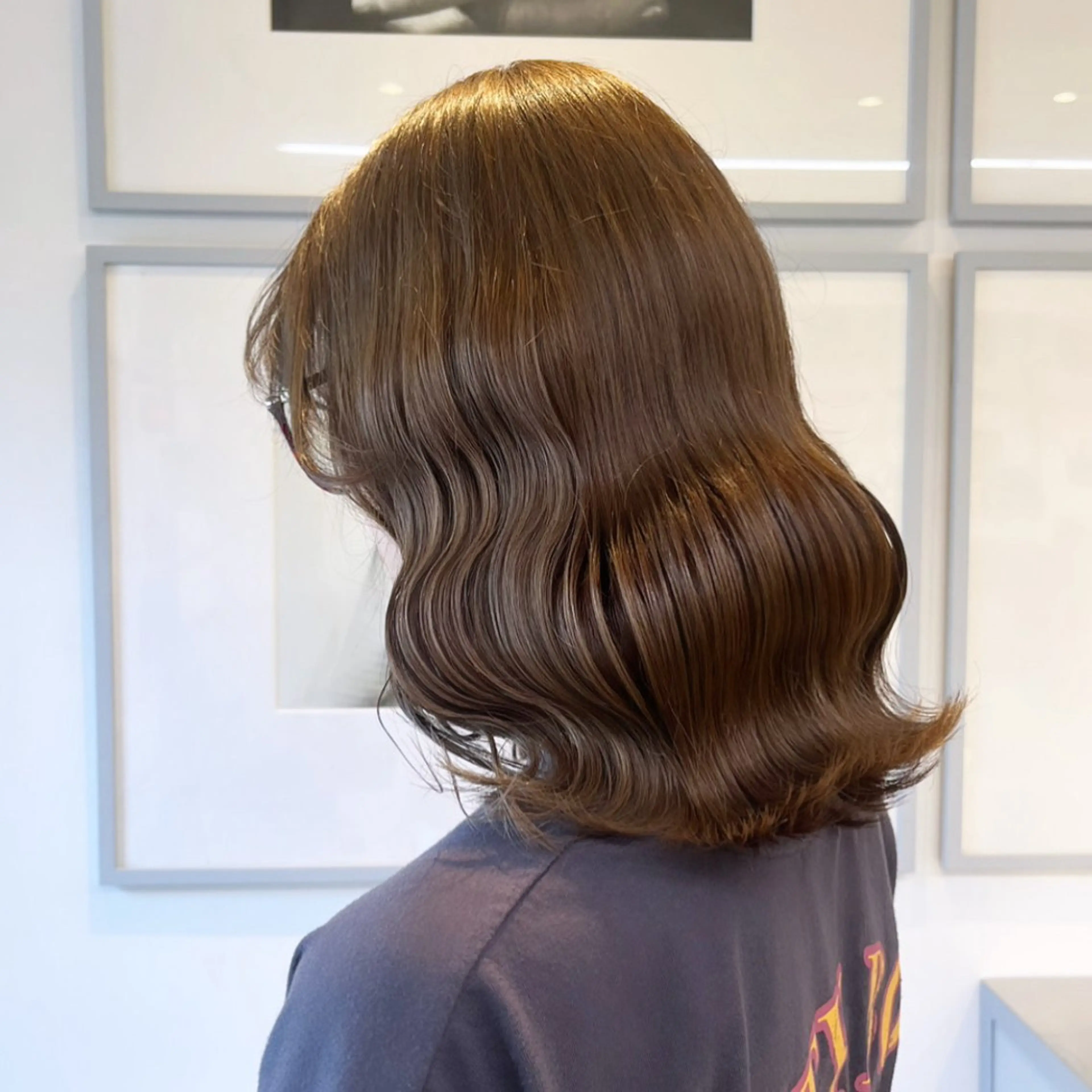 ミディアム カラー ブラウンカラー 透明感カラー ダブルカラー グレージュ ミルクティーブラウン ヘアカラー トリートメント ヘッドスパ ヘアセット カジュアルを女っぽく 𝗮𝘆𝗮𝗰𝗼のヘアスタイル